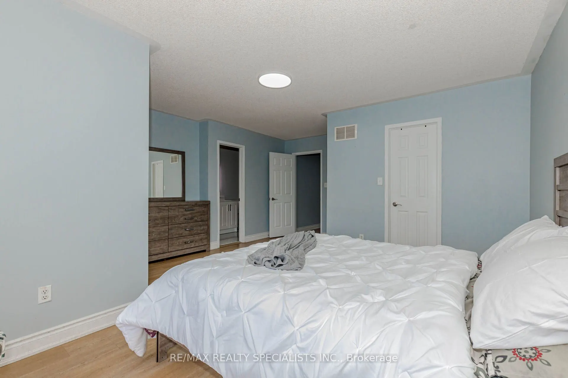 1242 Mowat Lane