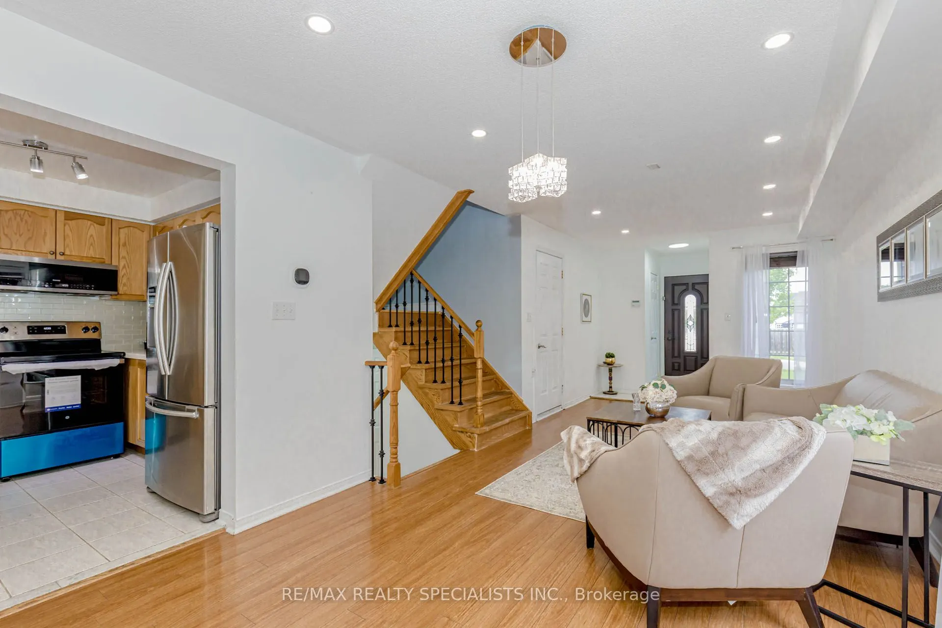 1242 Mowat Lane
