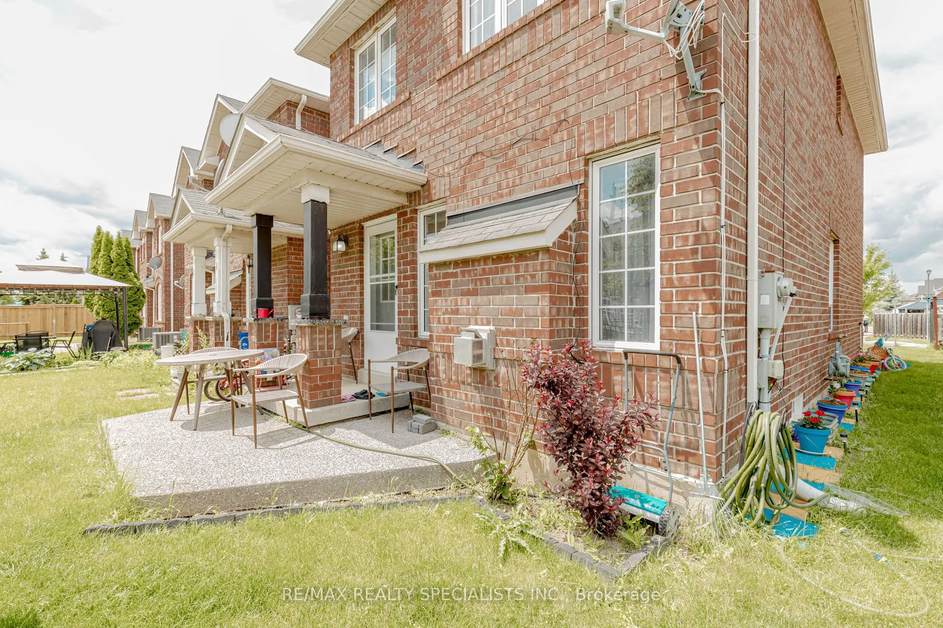 1242 Mowat Lane