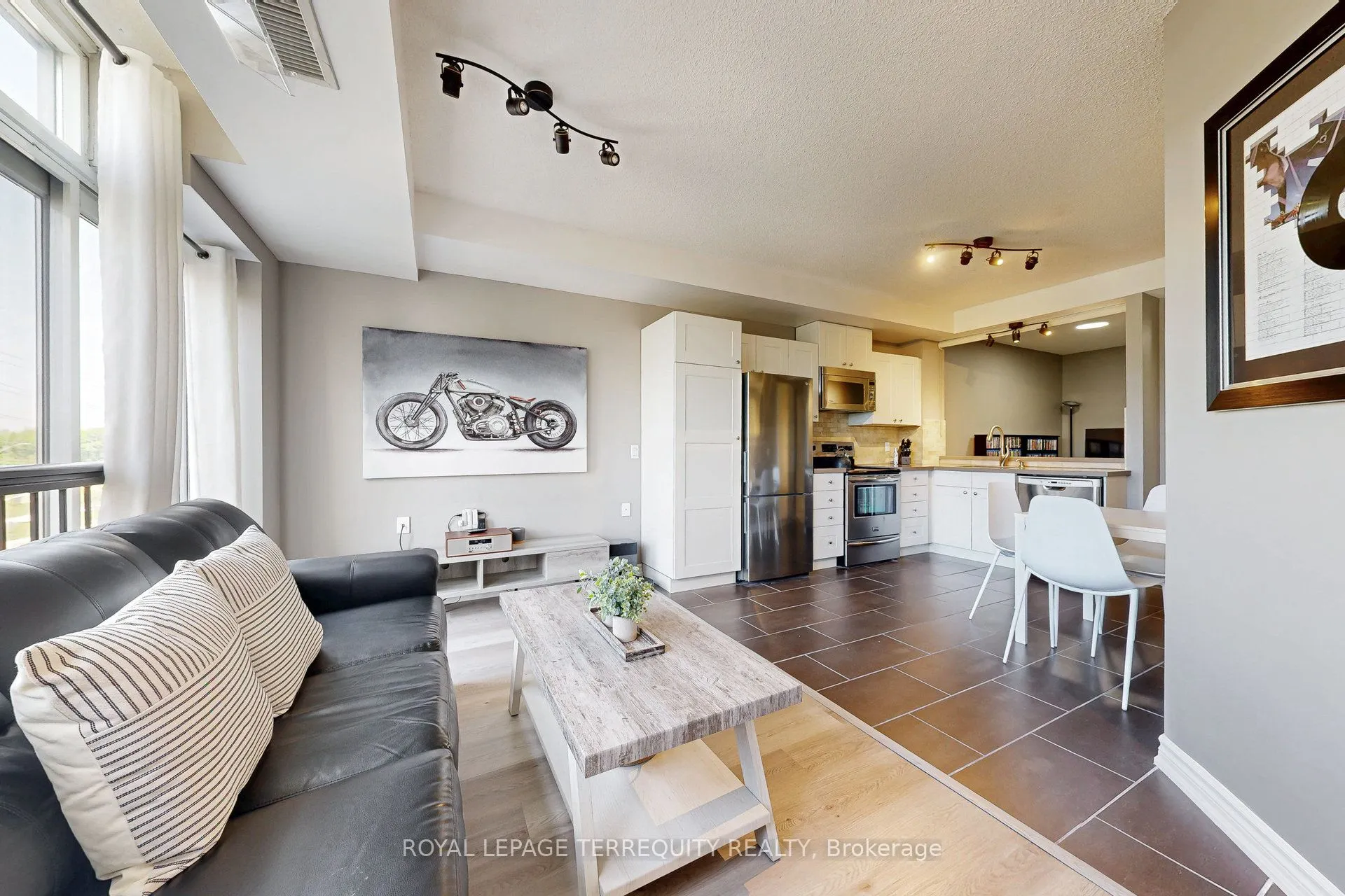 200 Burnhamthorpe Road E, #402