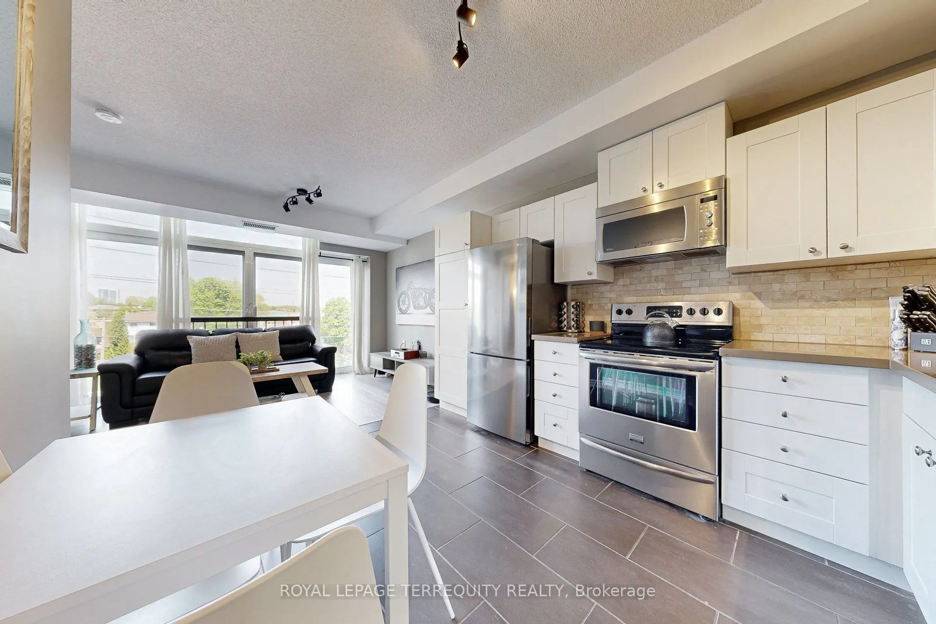 200 Burnhamthorpe Road E, #402