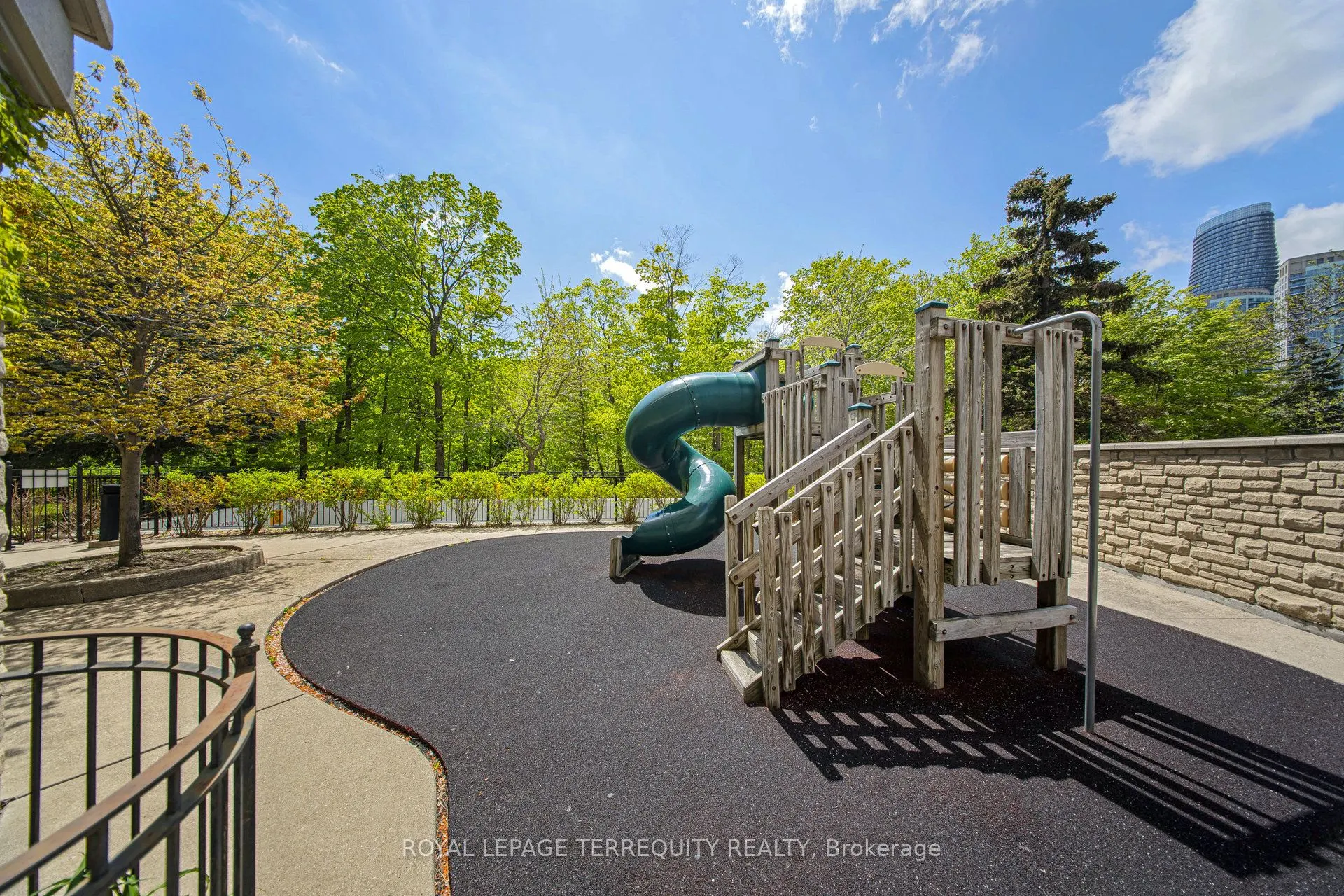 200 Burnhamthorpe Road E, #402