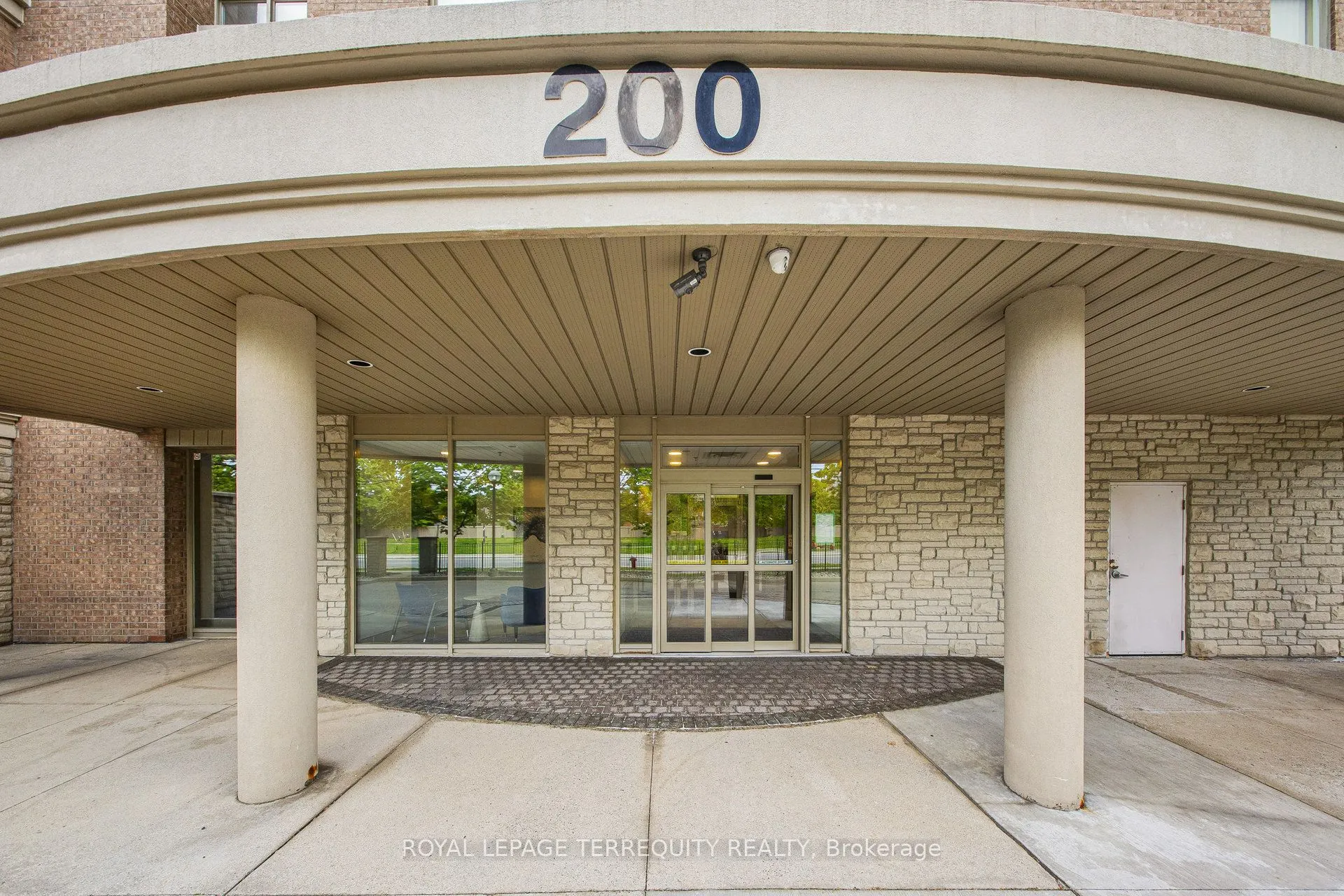 200 Burnhamthorpe Road E, #402