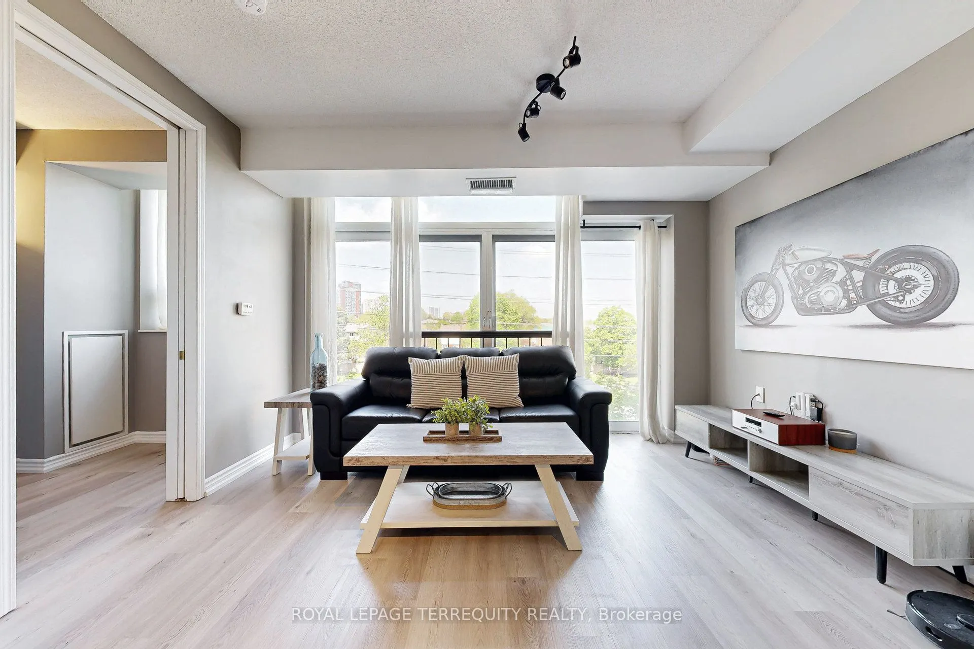 200 Burnhamthorpe Road E, #402