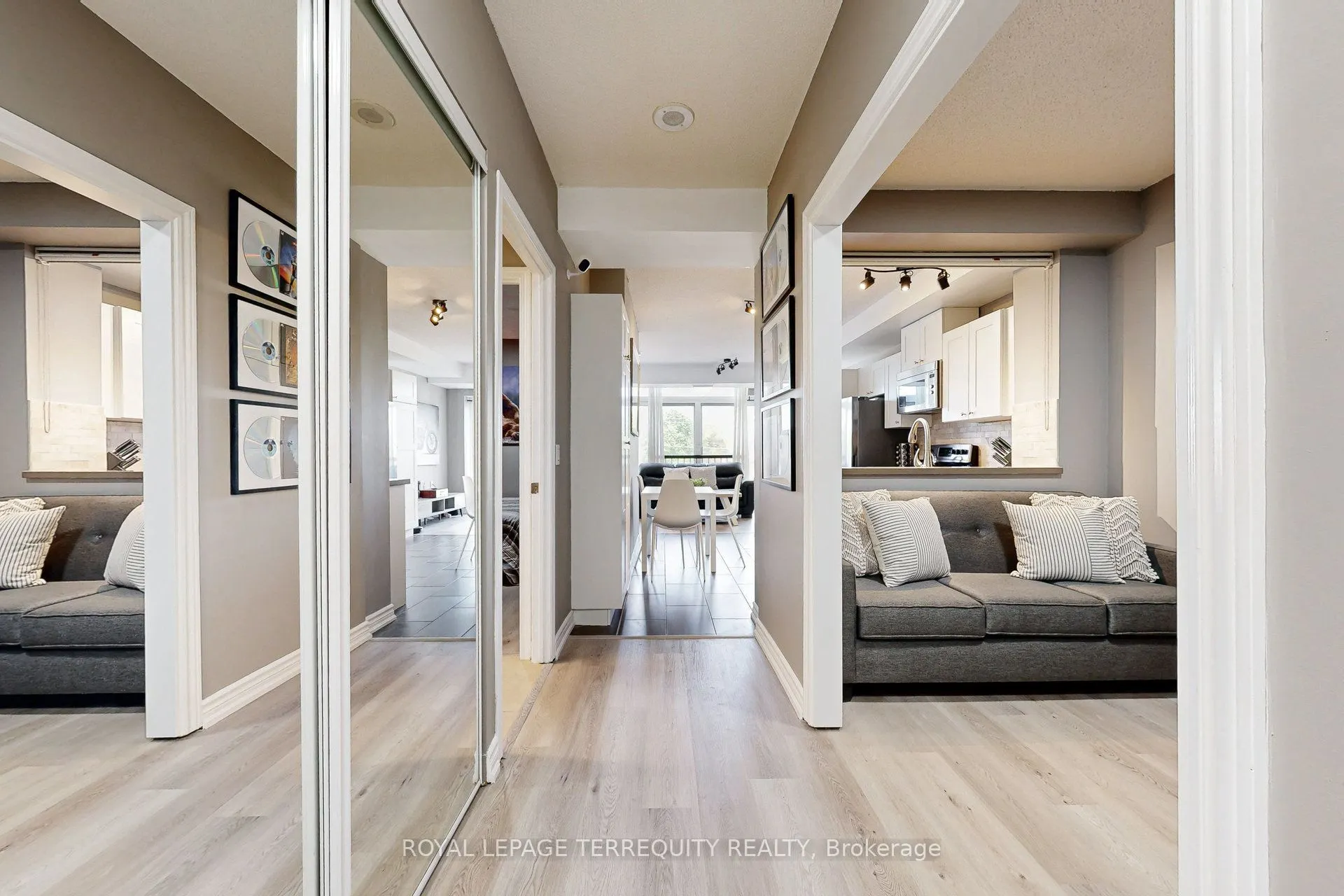 200 Burnhamthorpe Road E, #402