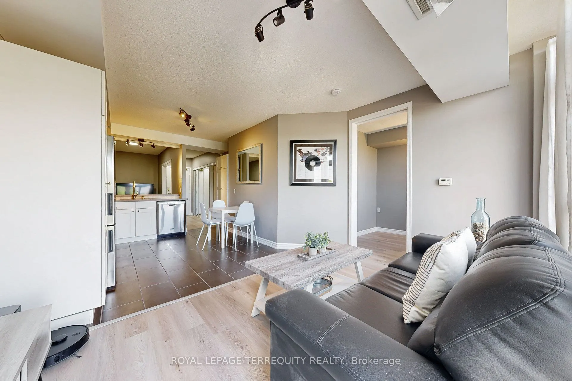 200 Burnhamthorpe Road E, #402