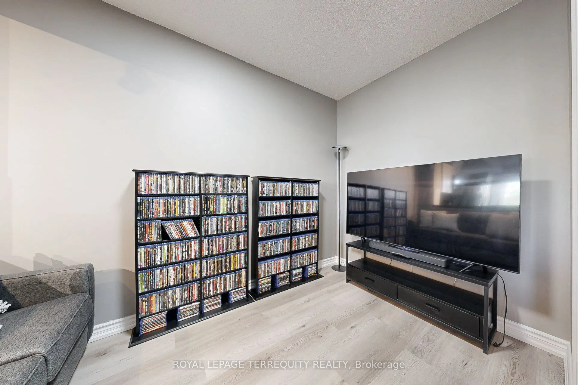 200 Burnhamthorpe Road E, #402