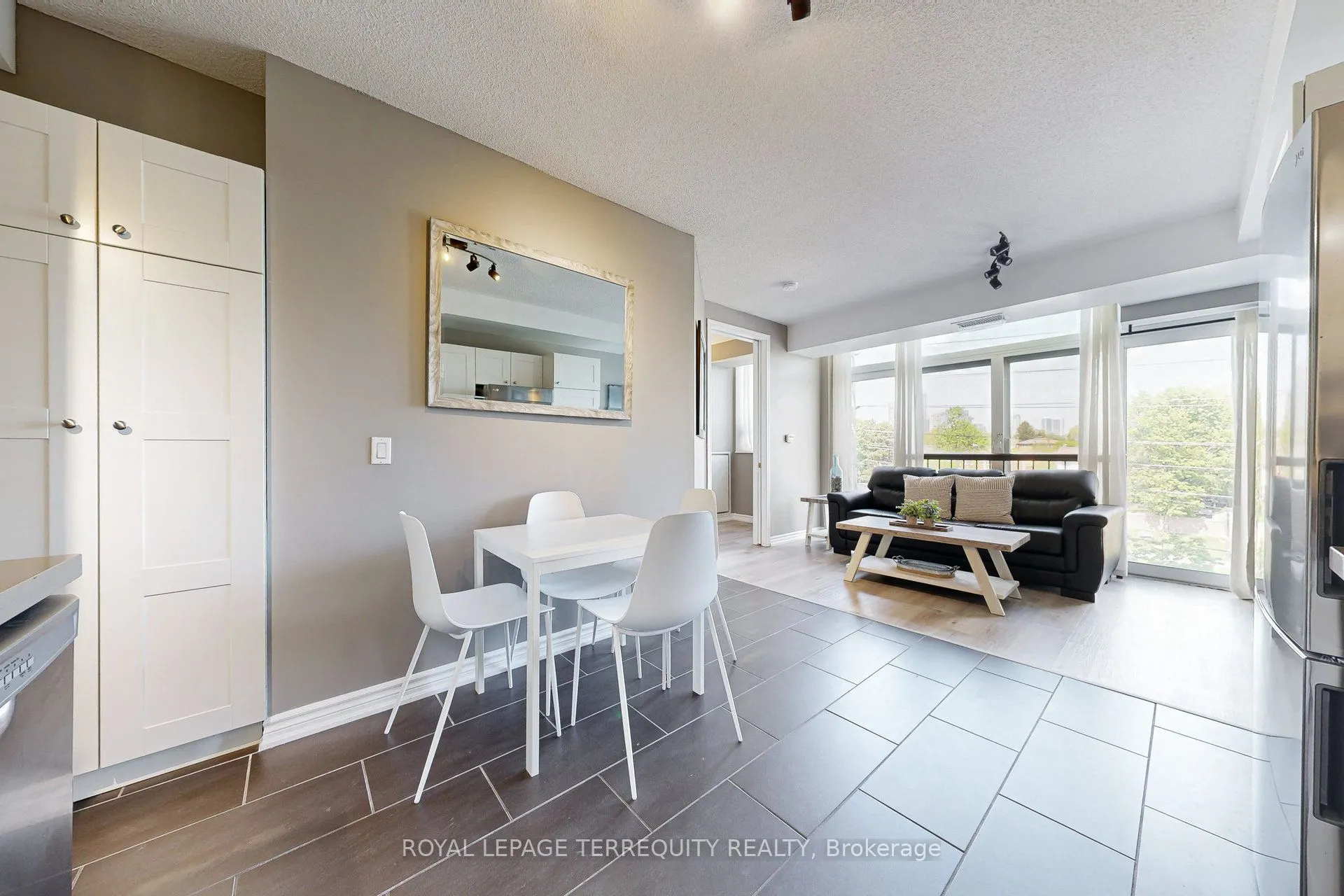 200 Burnhamthorpe Road E, #402