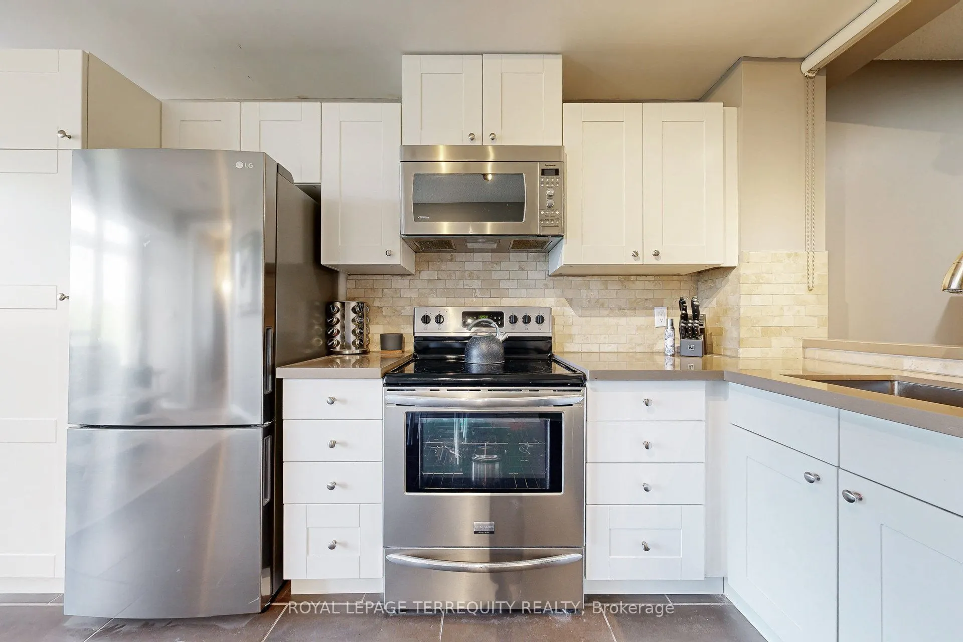 200 Burnhamthorpe Road E, #402