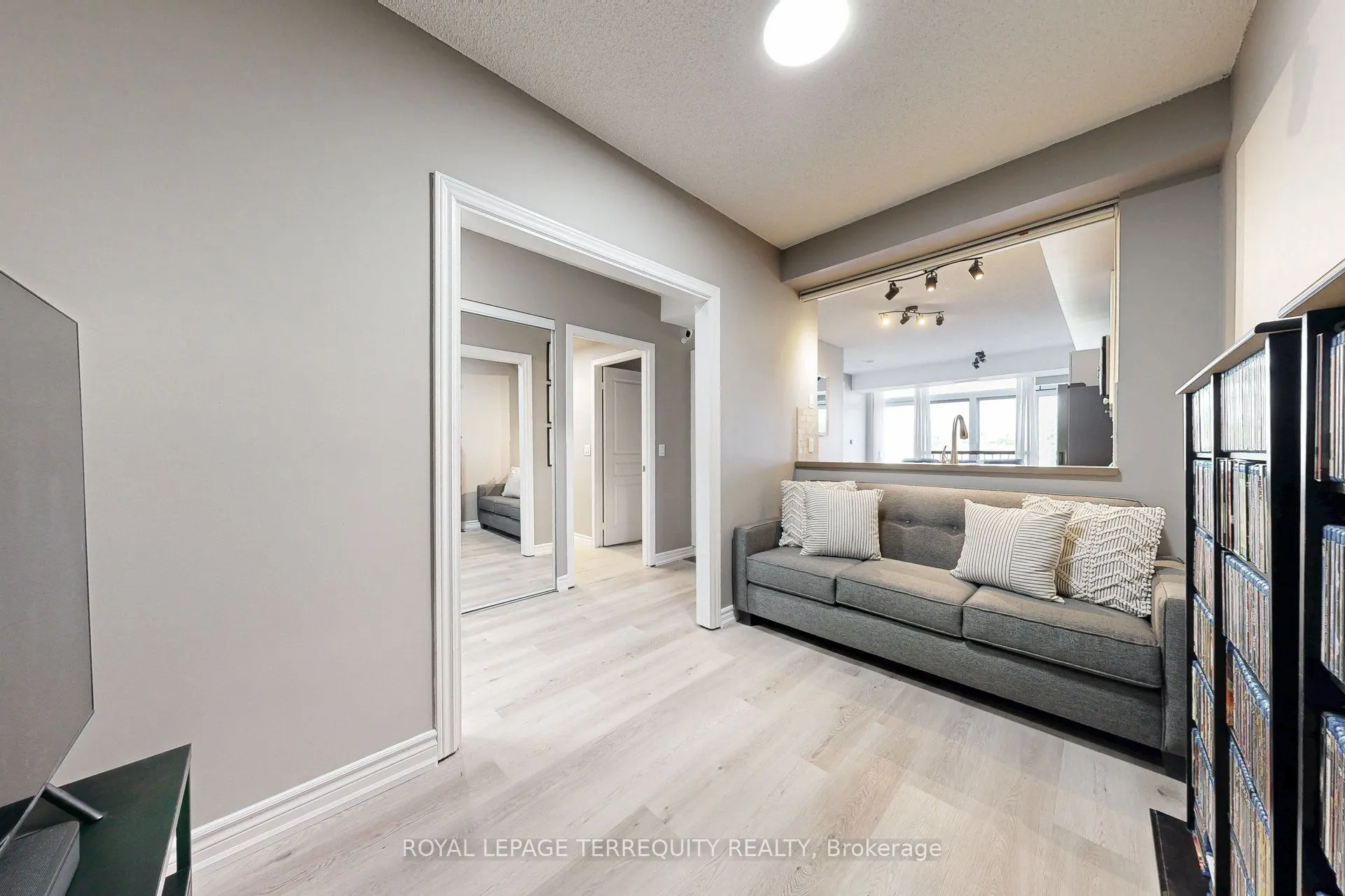 200 Burnhamthorpe Road E, #402