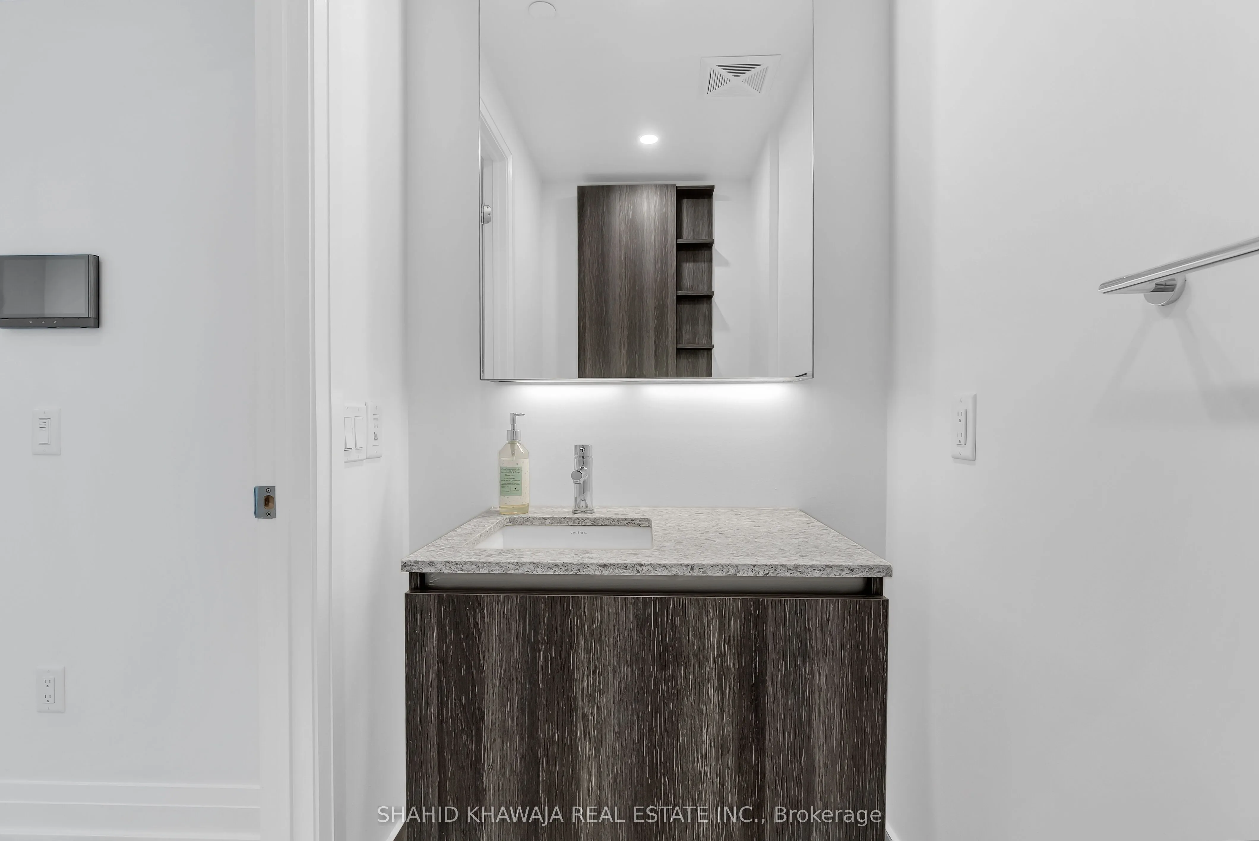21 Park Street E, #1508