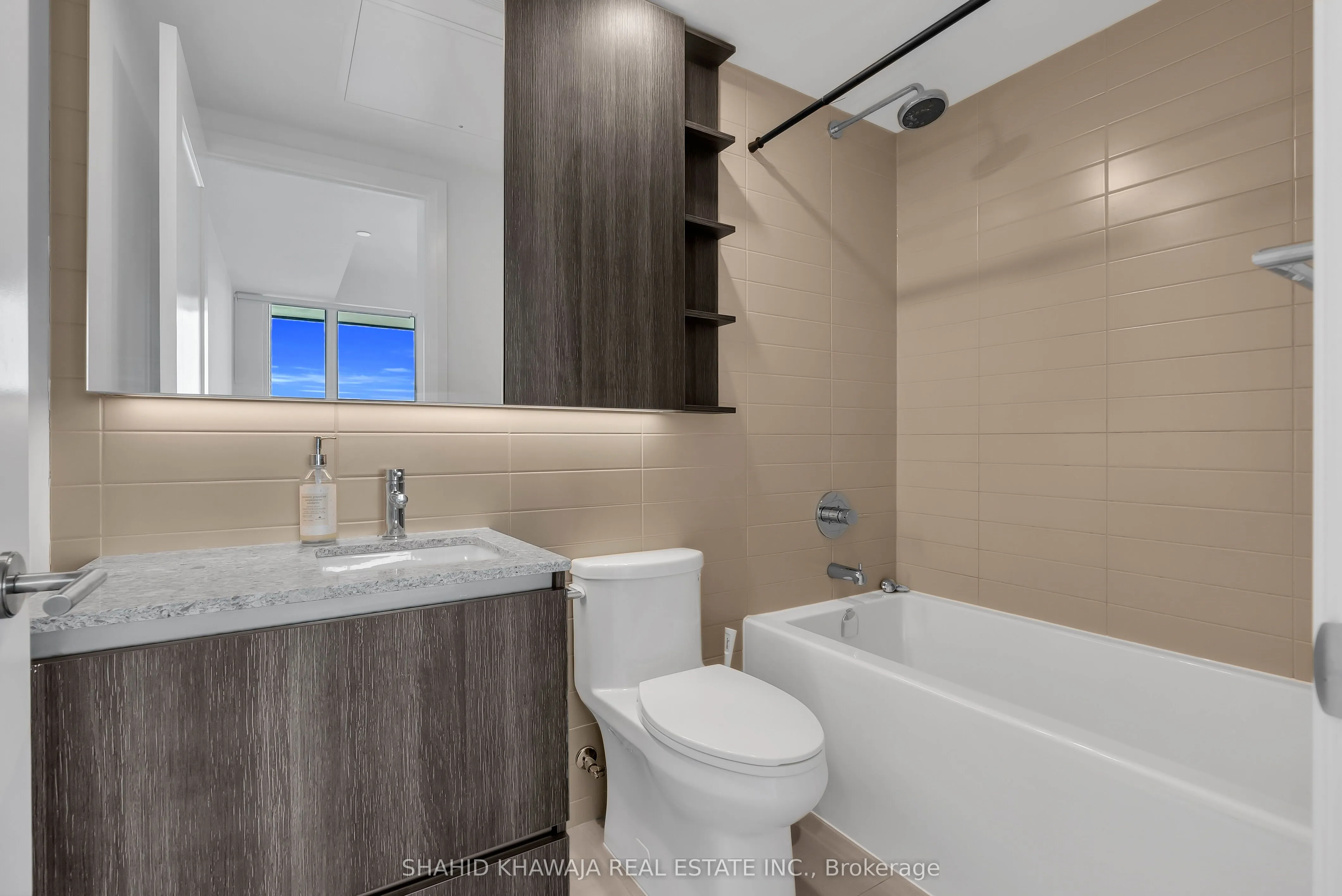 21 Park Street E, #1508