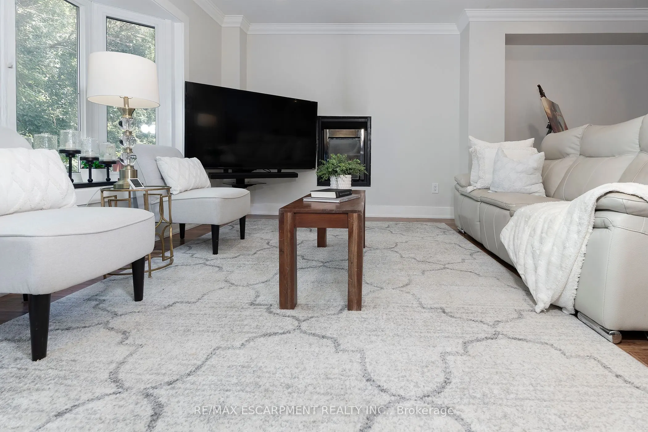 3770 Forest Bluff Crescent