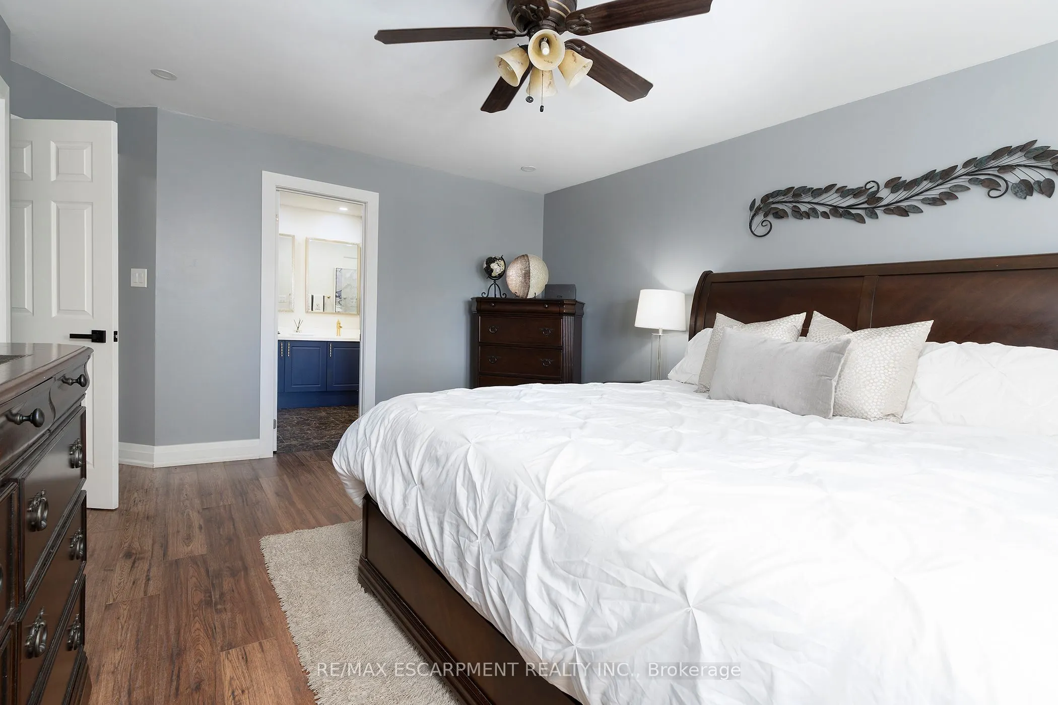3770 Forest Bluff Crescent
