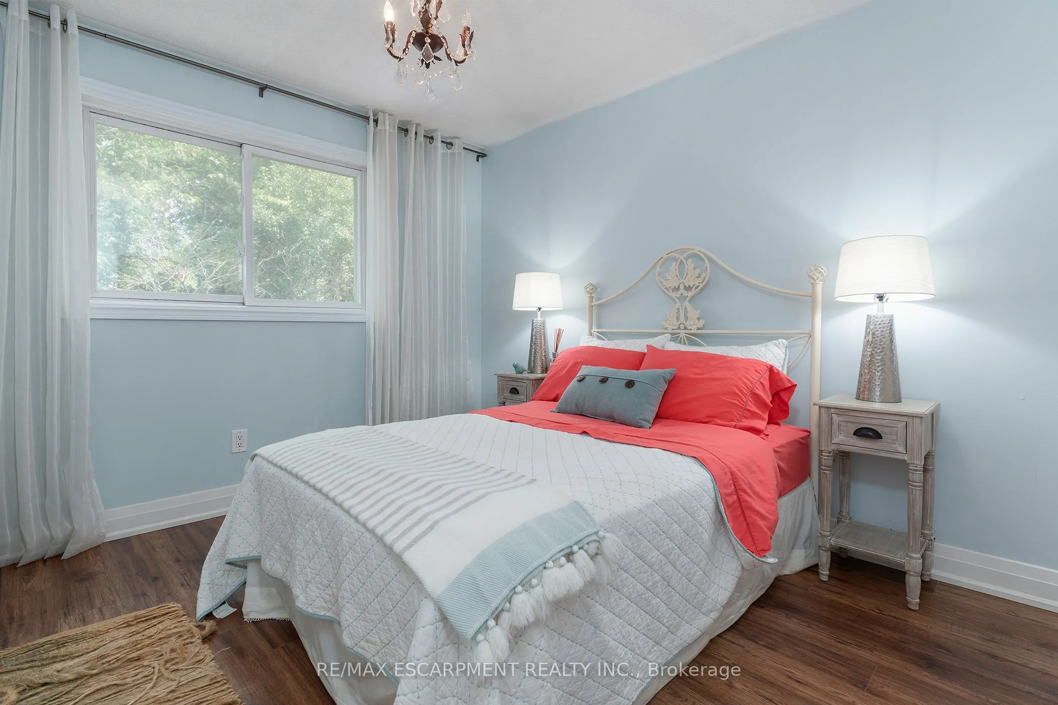 3770 Forest Bluff Crescent