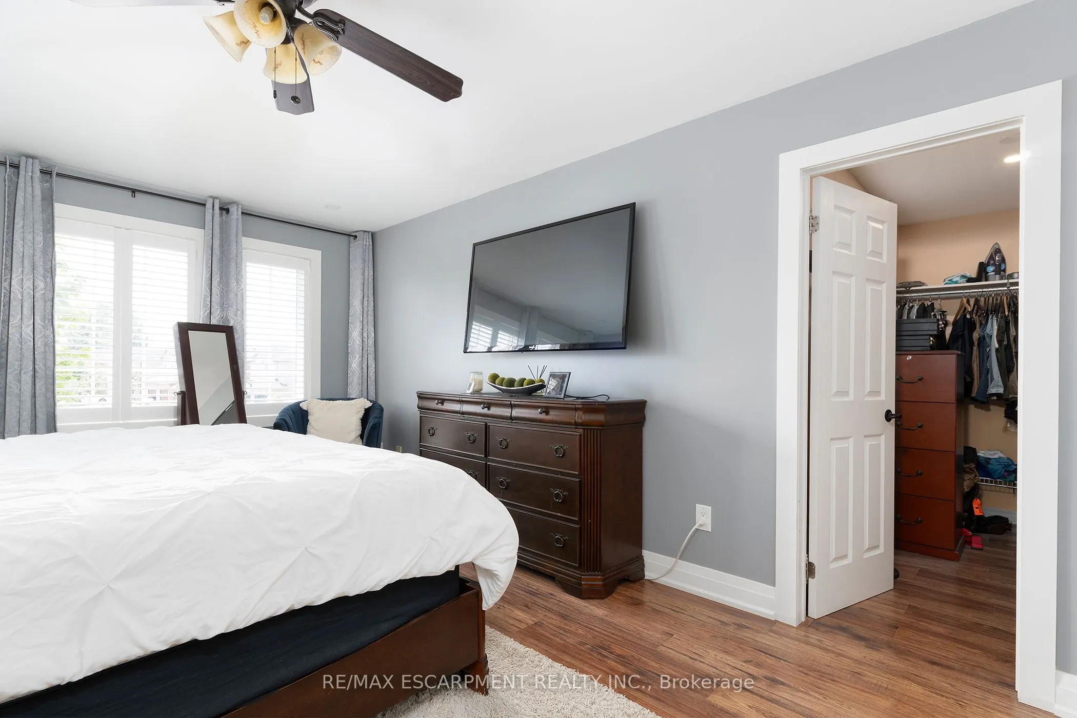 3770 Forest Bluff Crescent