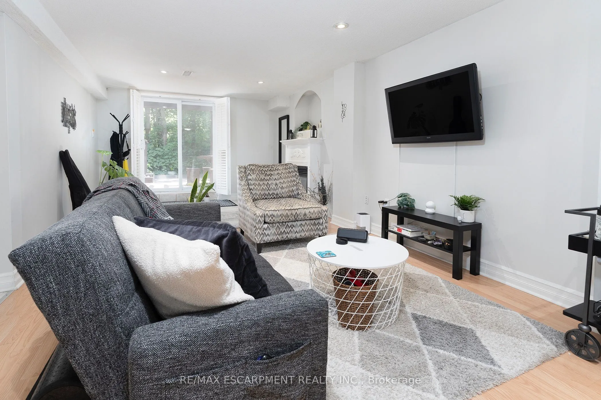 3770 Forest Bluff Crescent