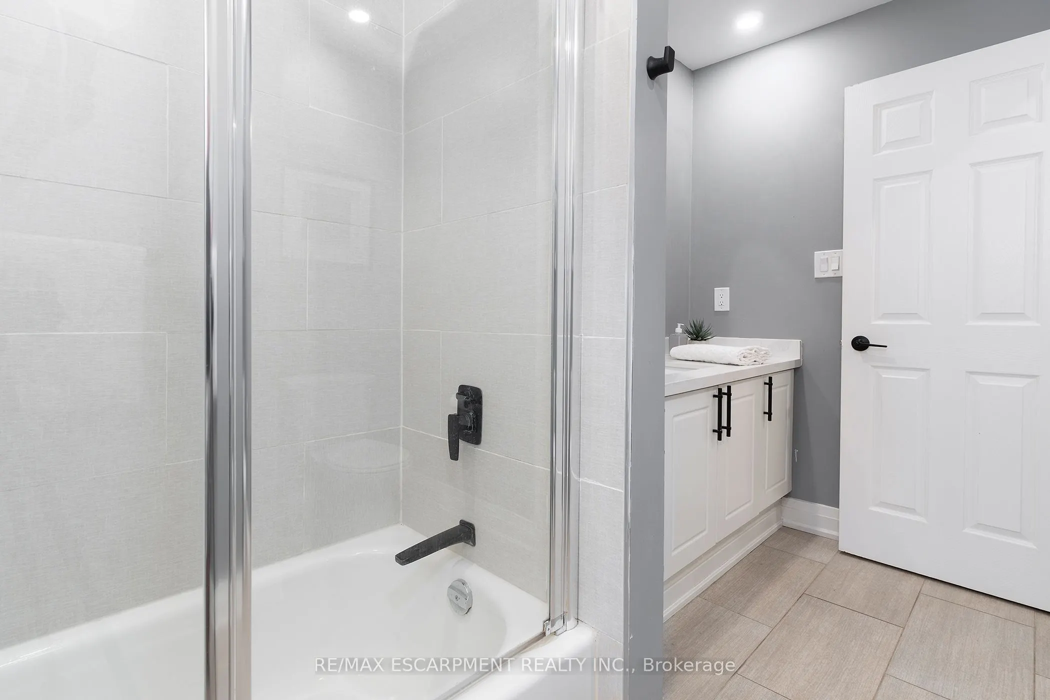 3770 Forest Bluff Crescent