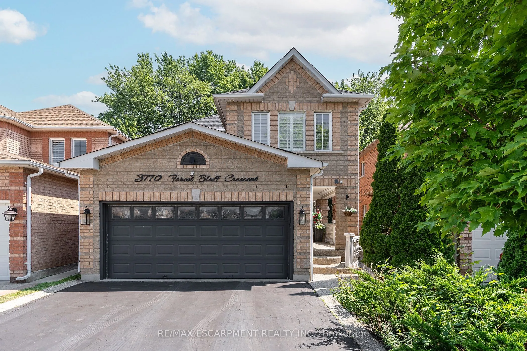 3770 Forest Bluff Crescent