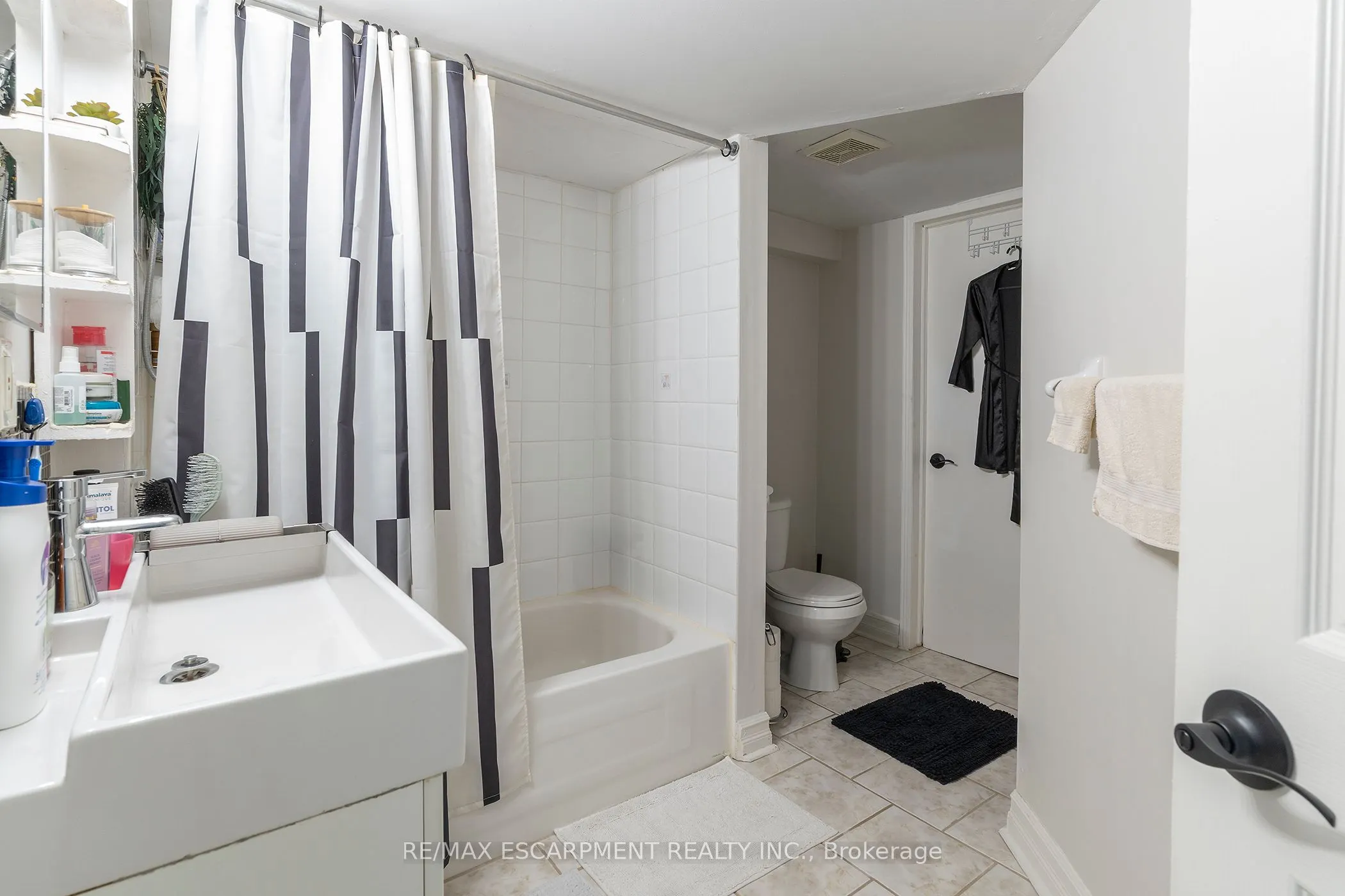 3770 Forest Bluff Crescent
