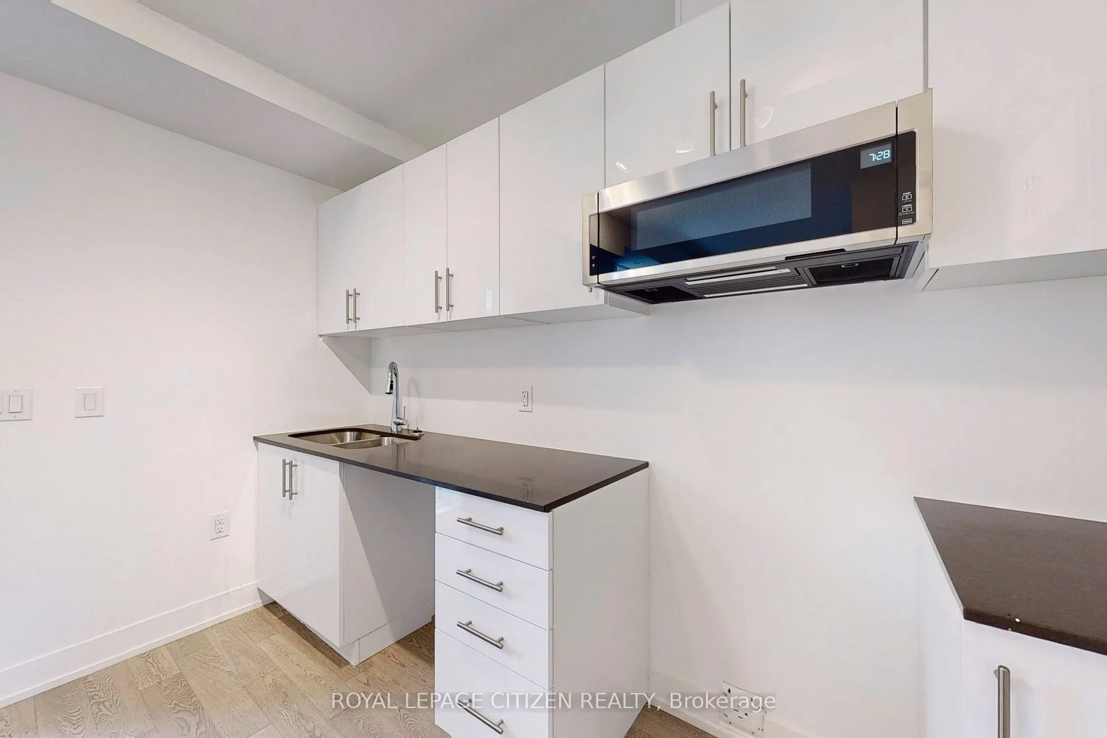 1075 Douglas Mccurdy Comm, #147