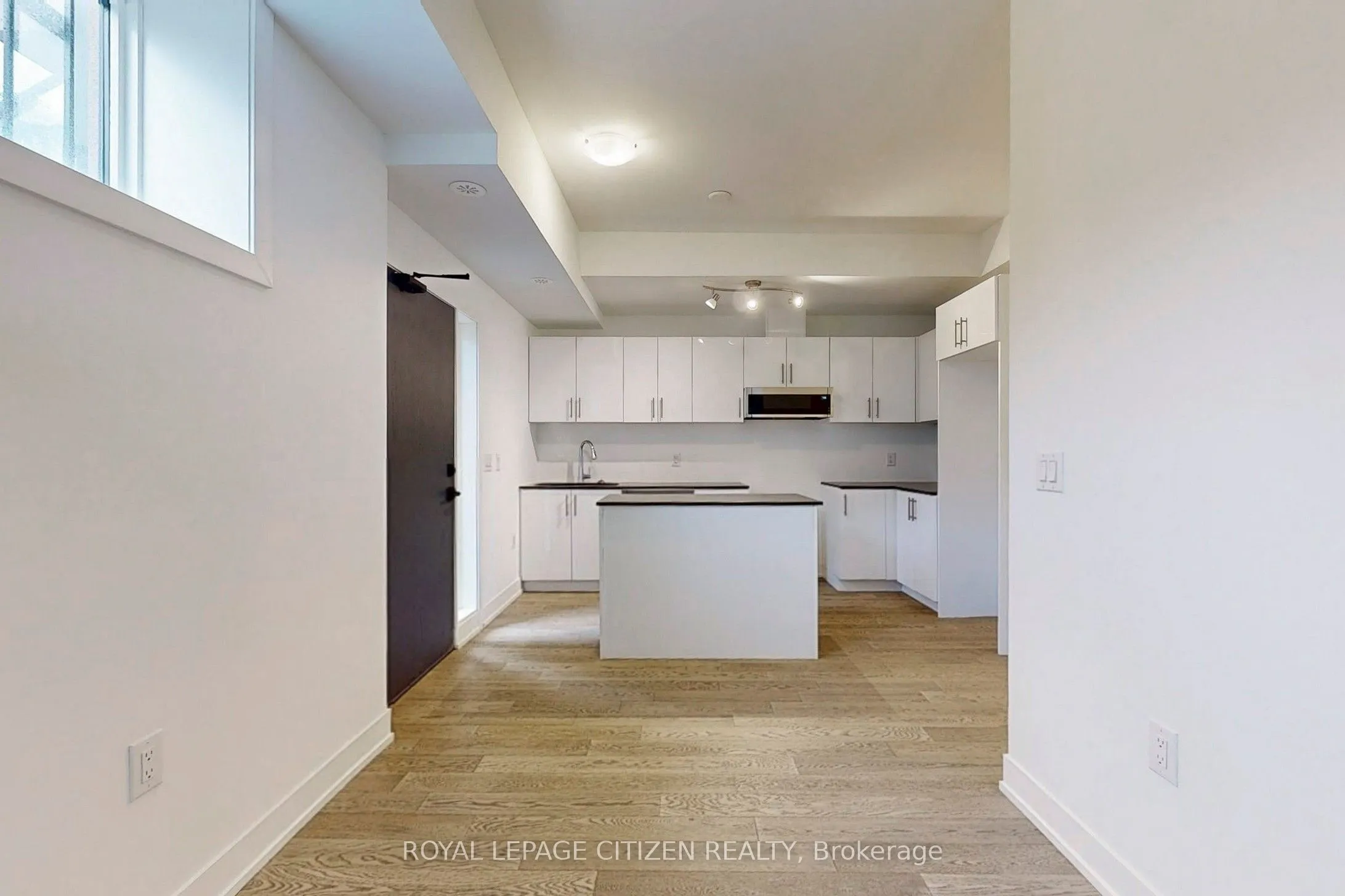 1075 Douglas Mccurdy Comm, #147