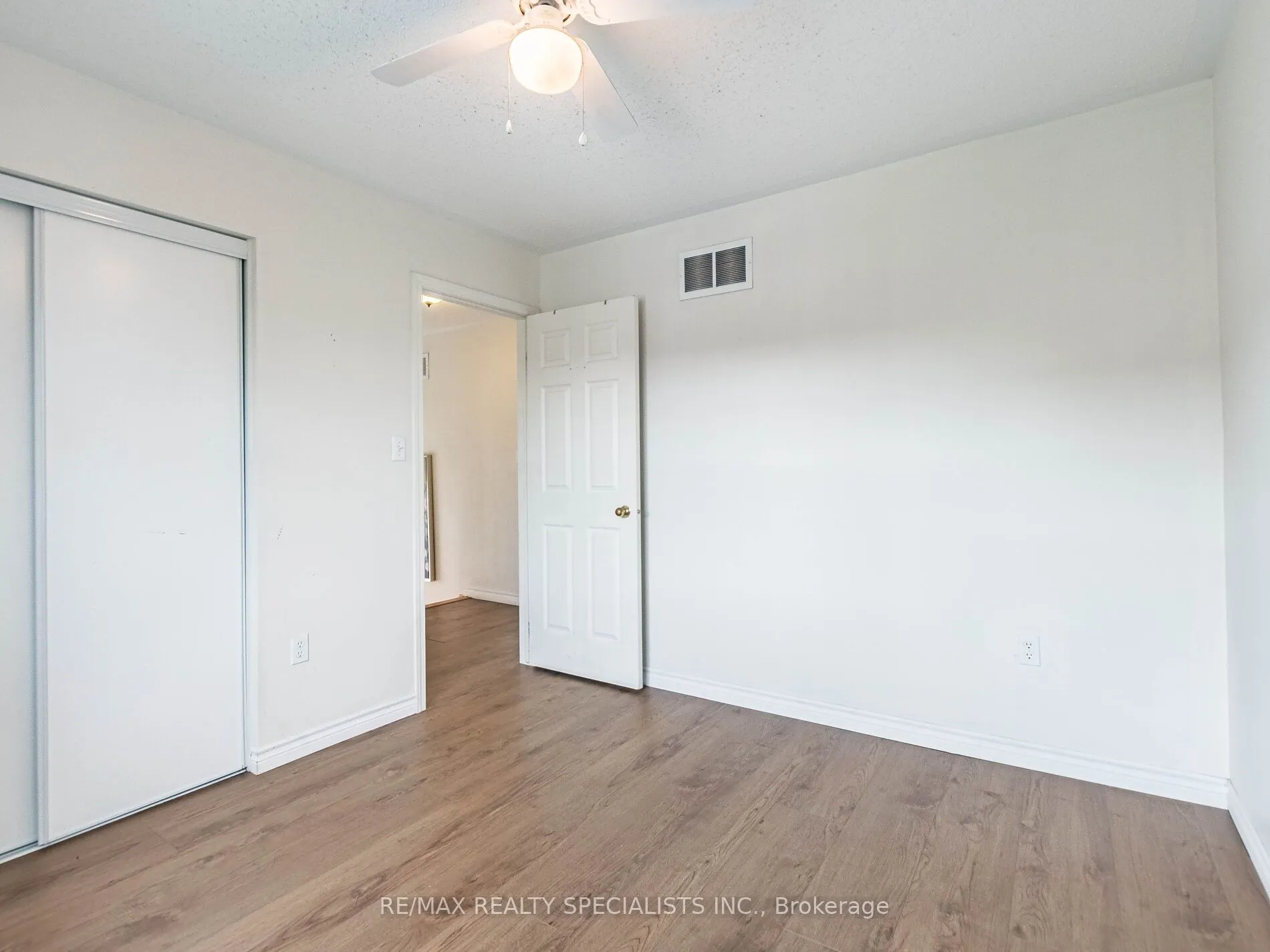 105 DECKER HOLLOW Circle