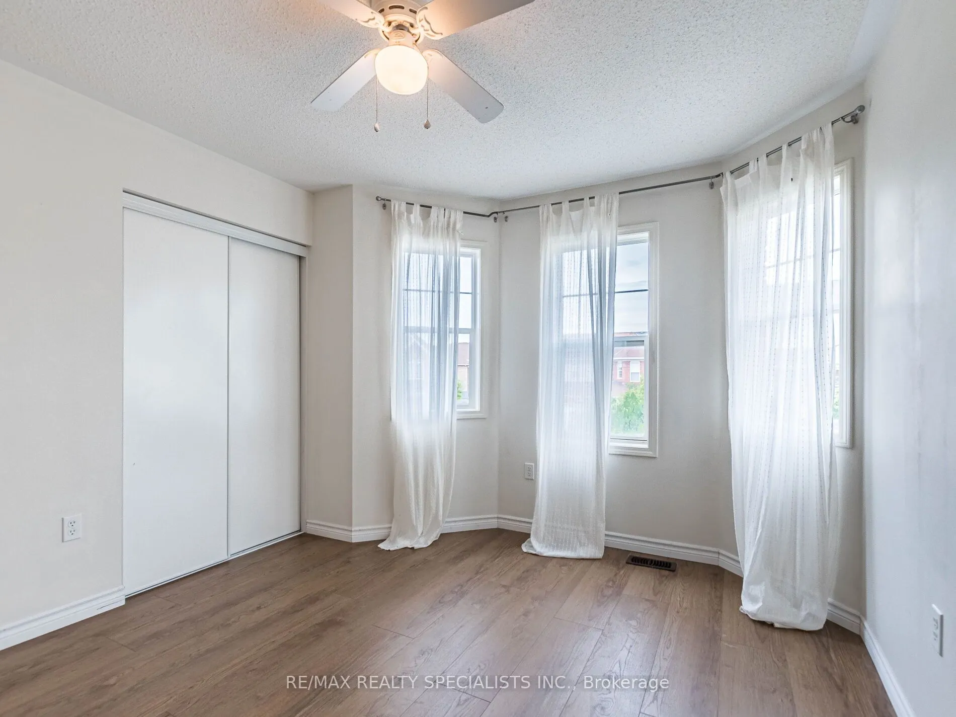 105 DECKER HOLLOW Circle