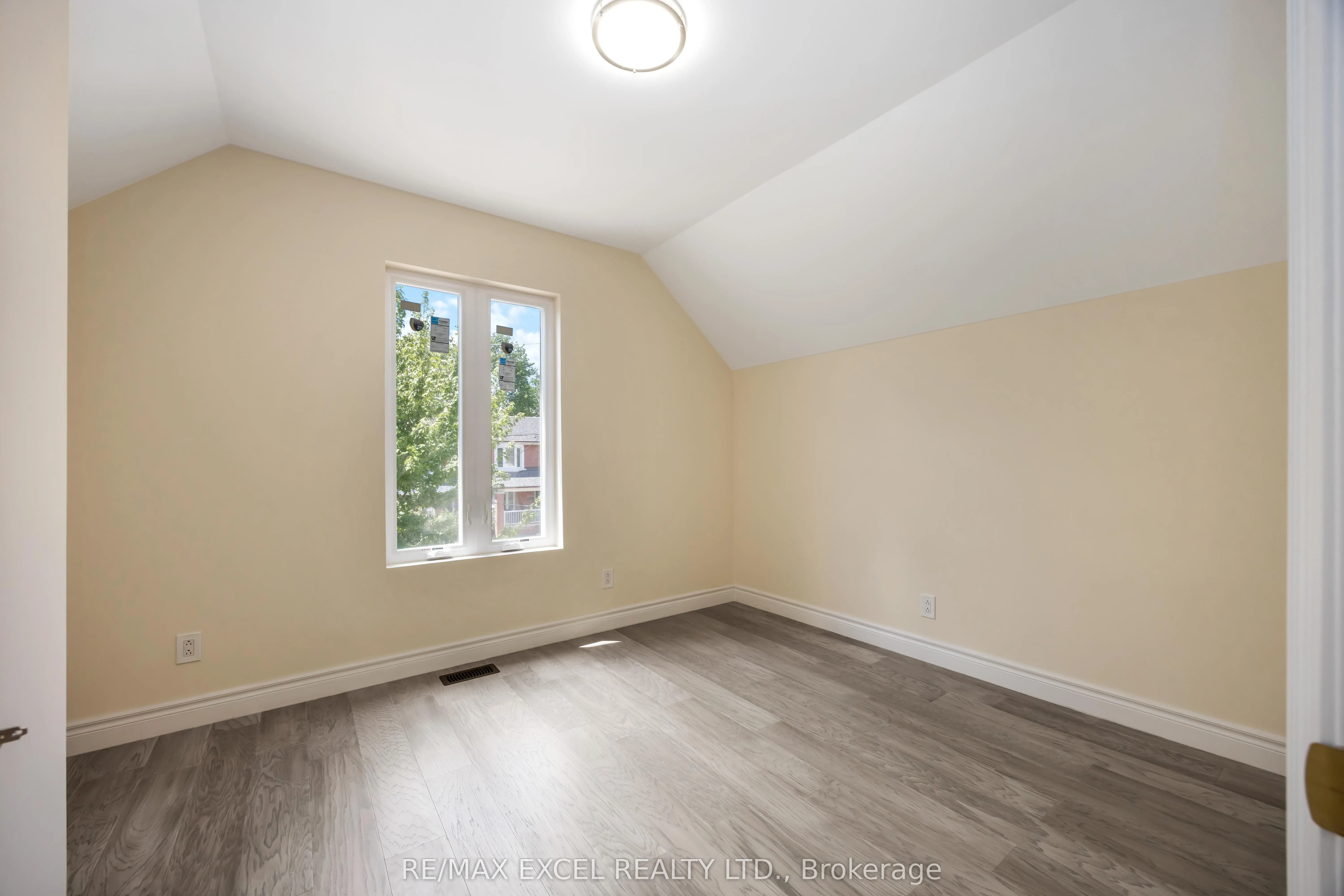 75 Harvie Avenue