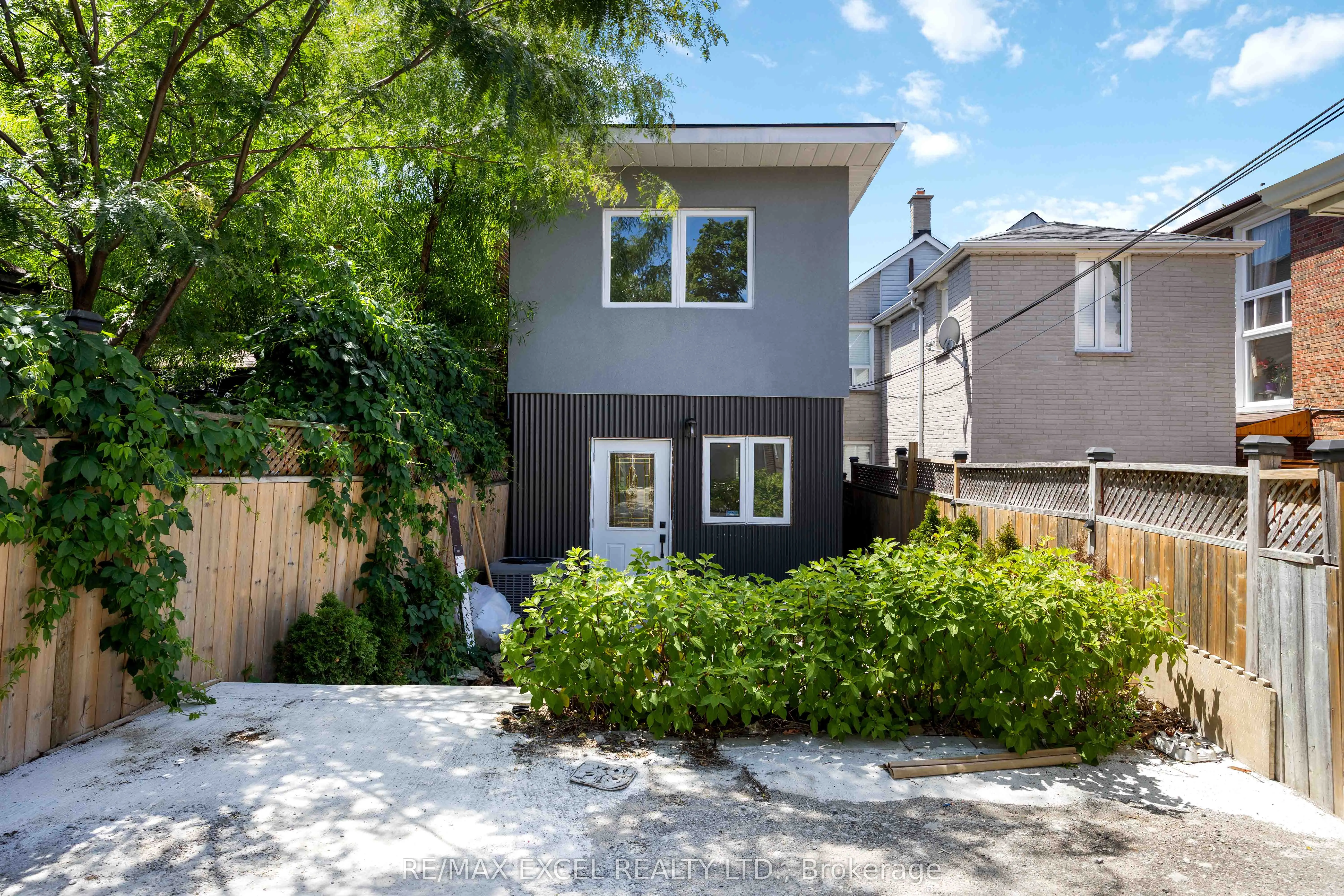75 Harvie Avenue