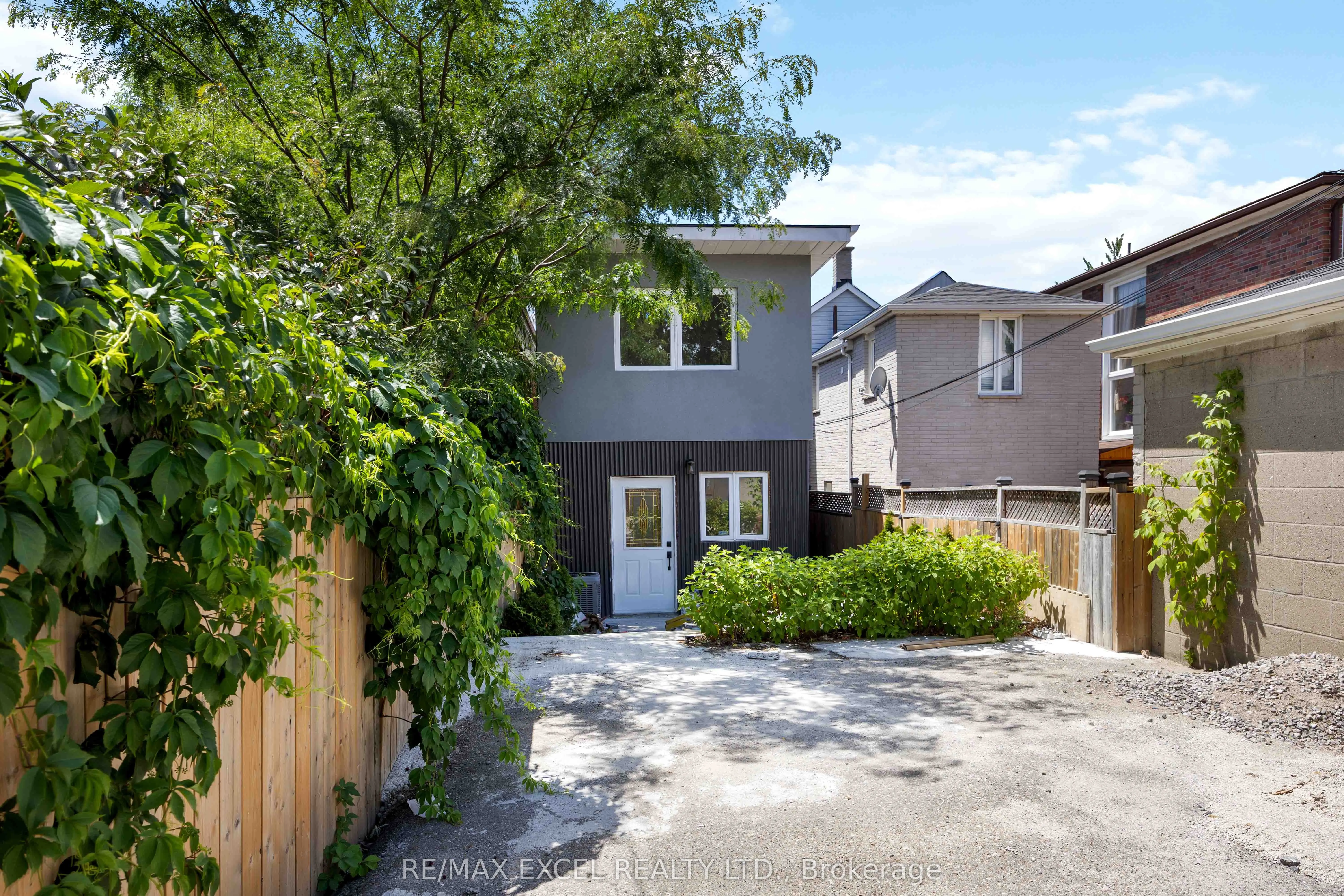 75 Harvie Avenue