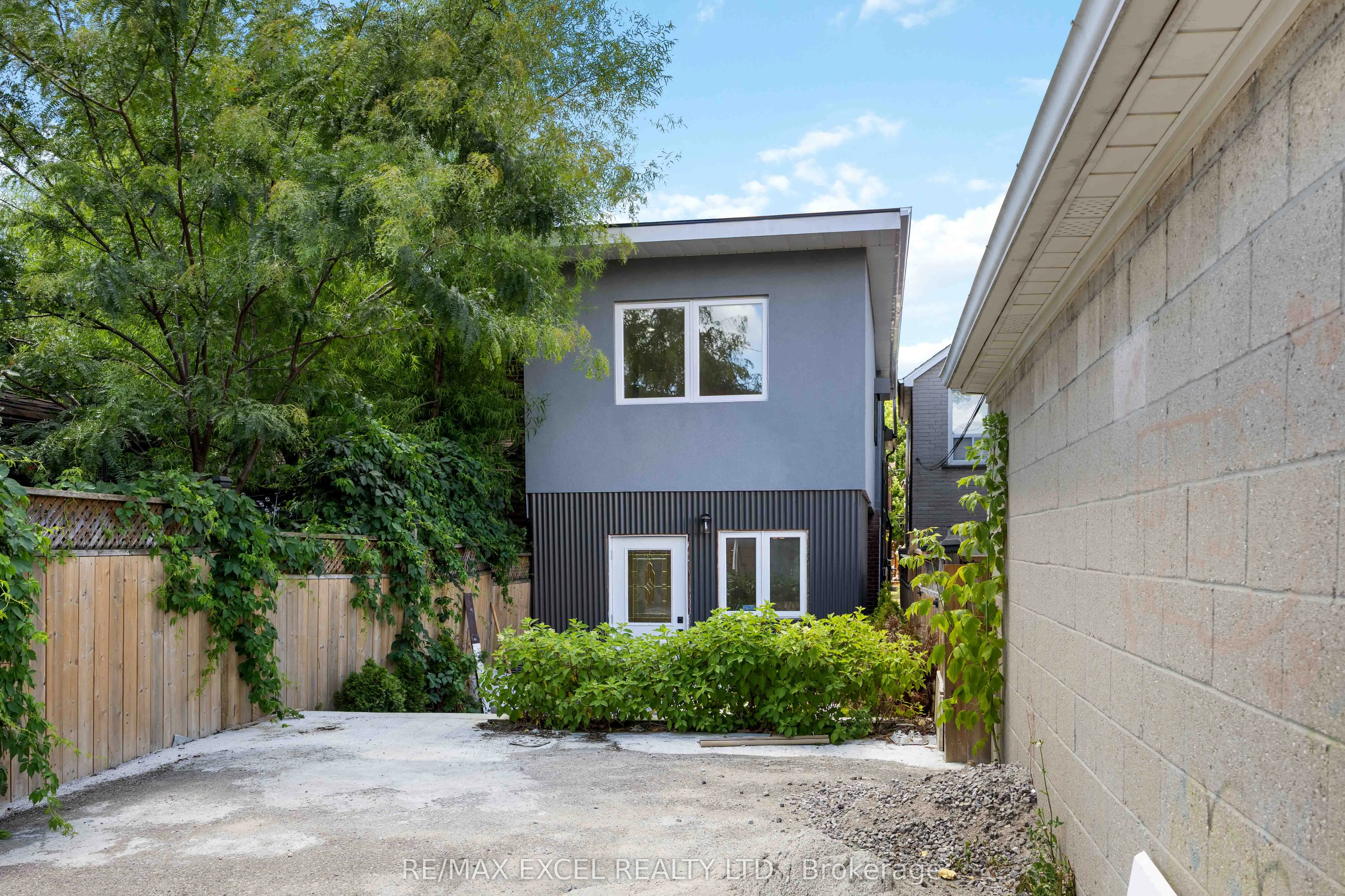 75 Harvie Avenue