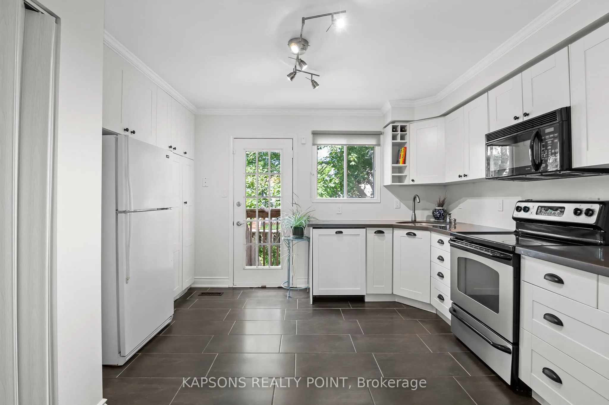 1255 Woodhill Court