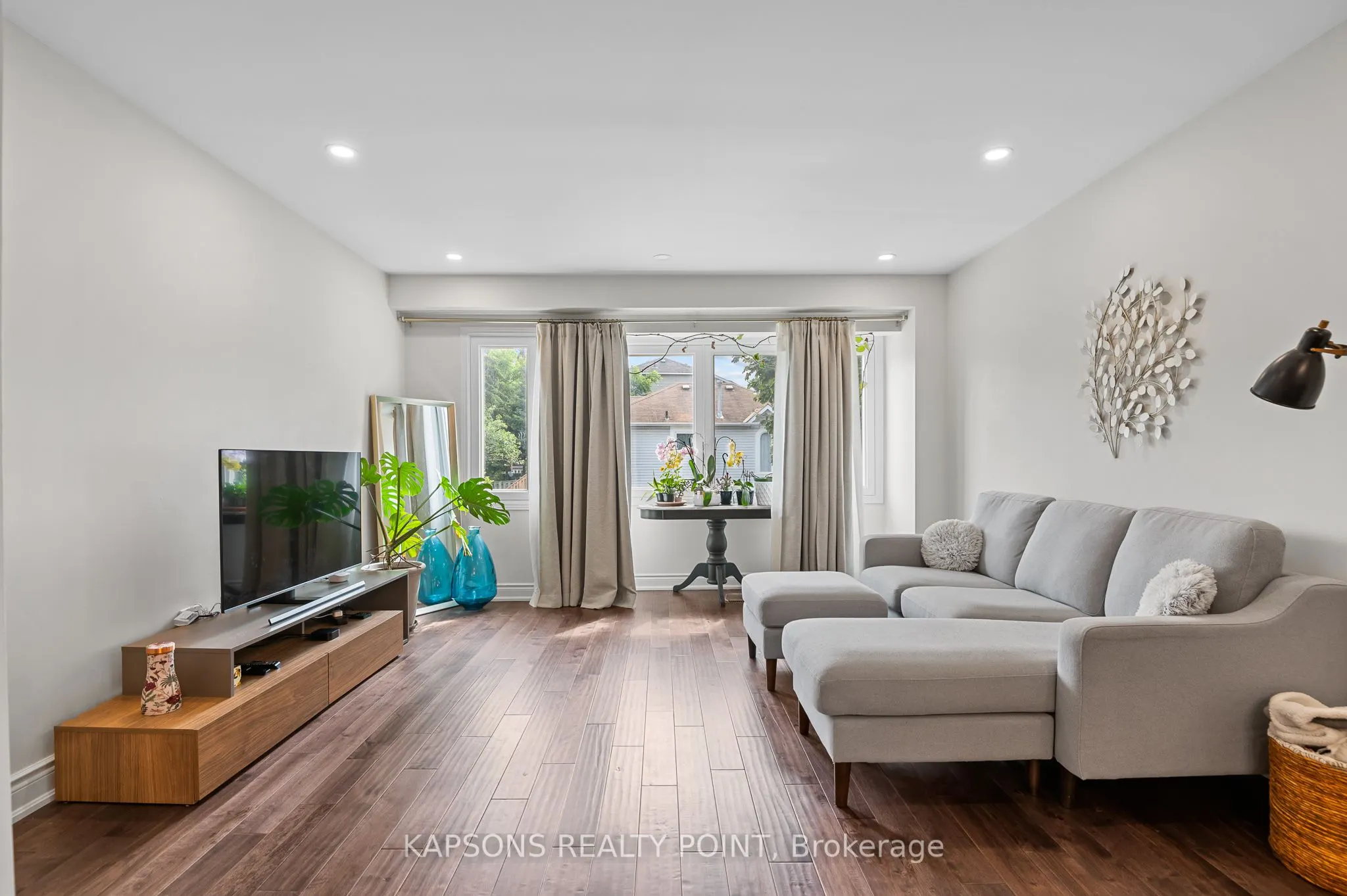 1255 Woodhill Court