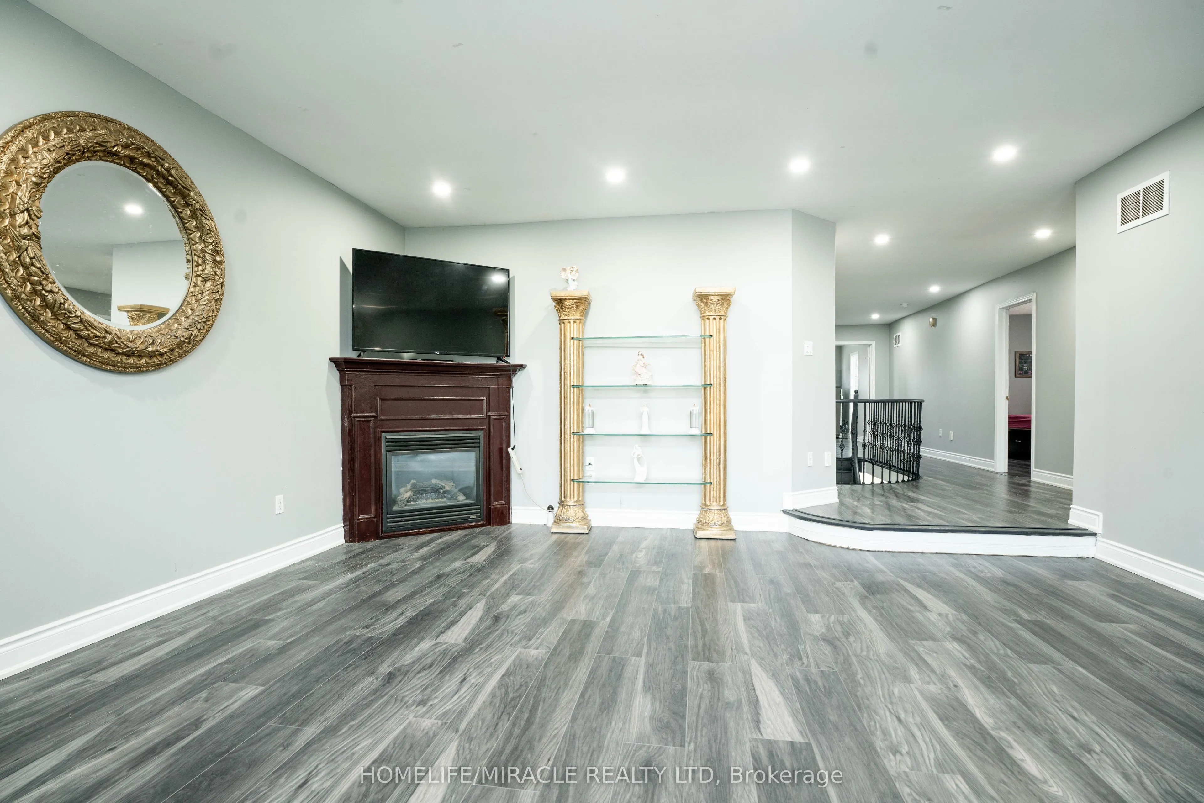 16 Signet Court