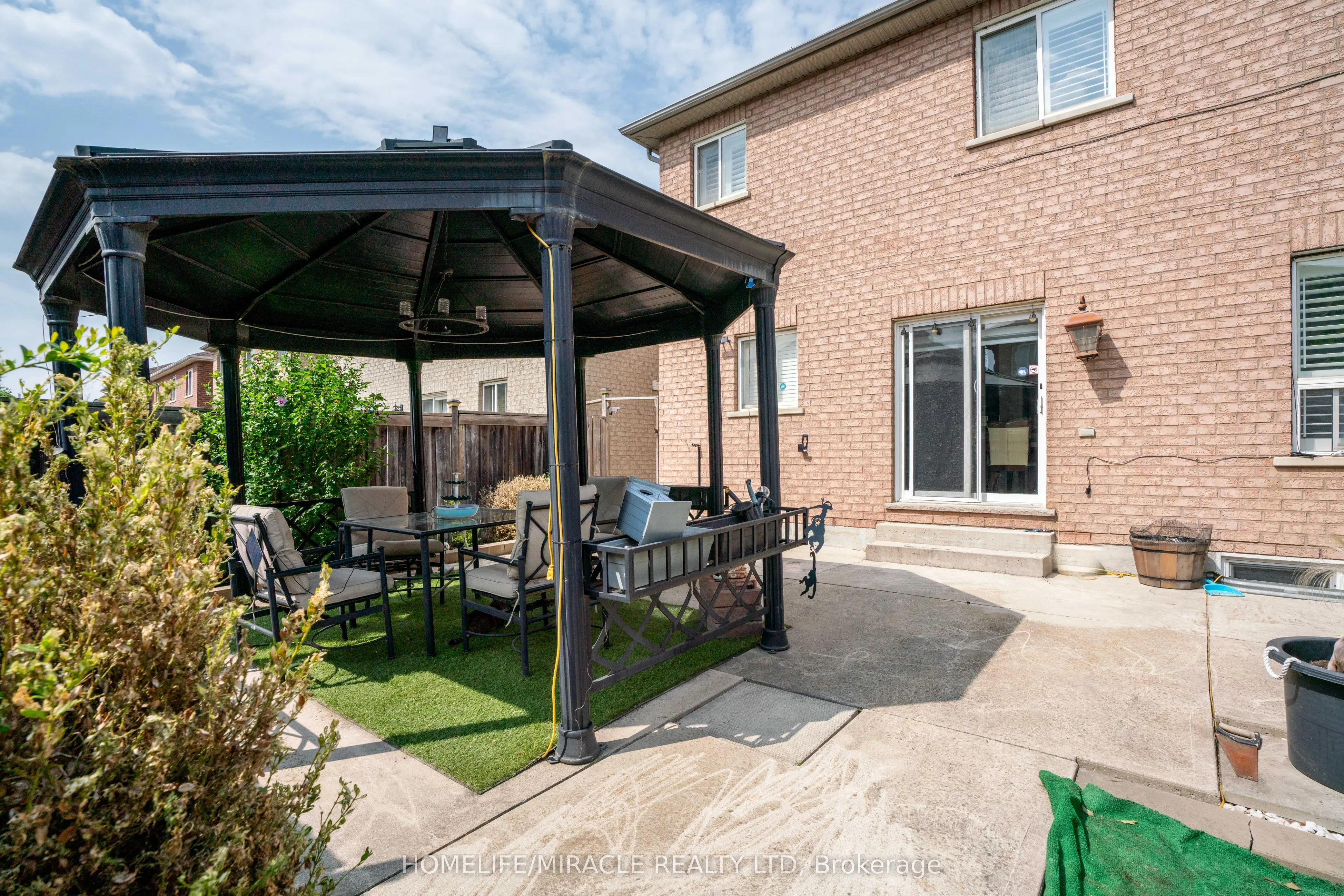 16 Signet Court