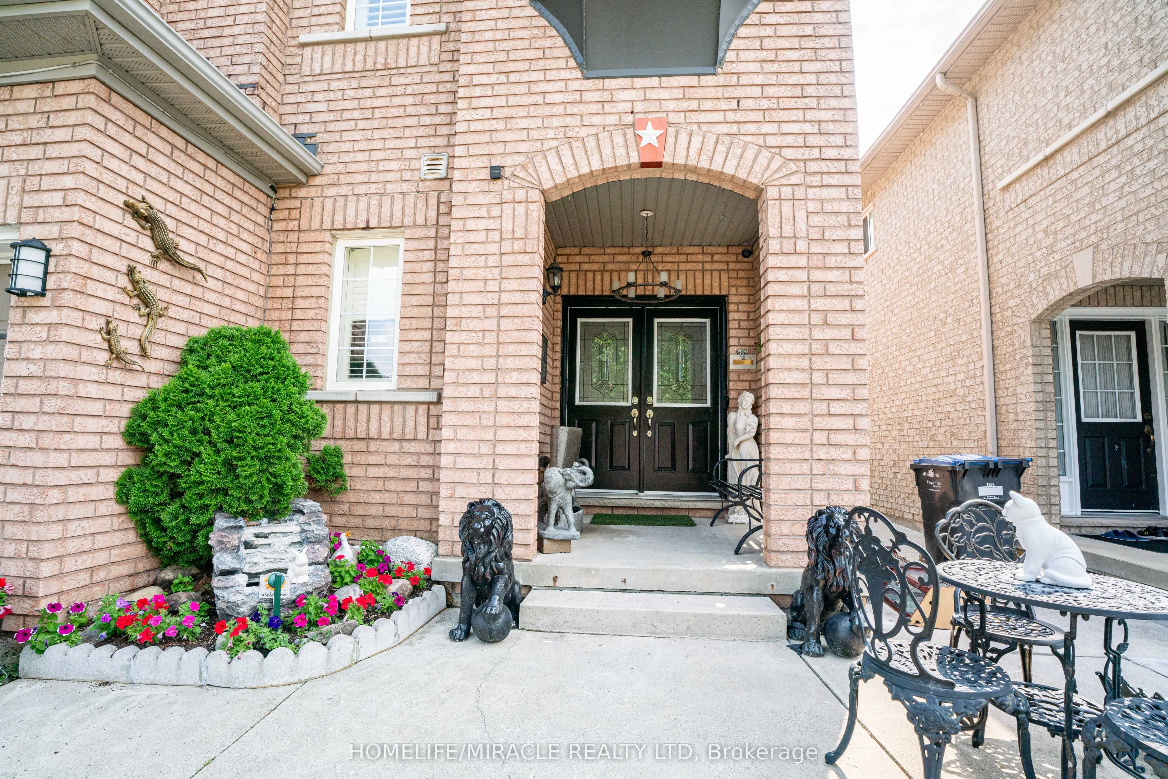 16 Signet Court