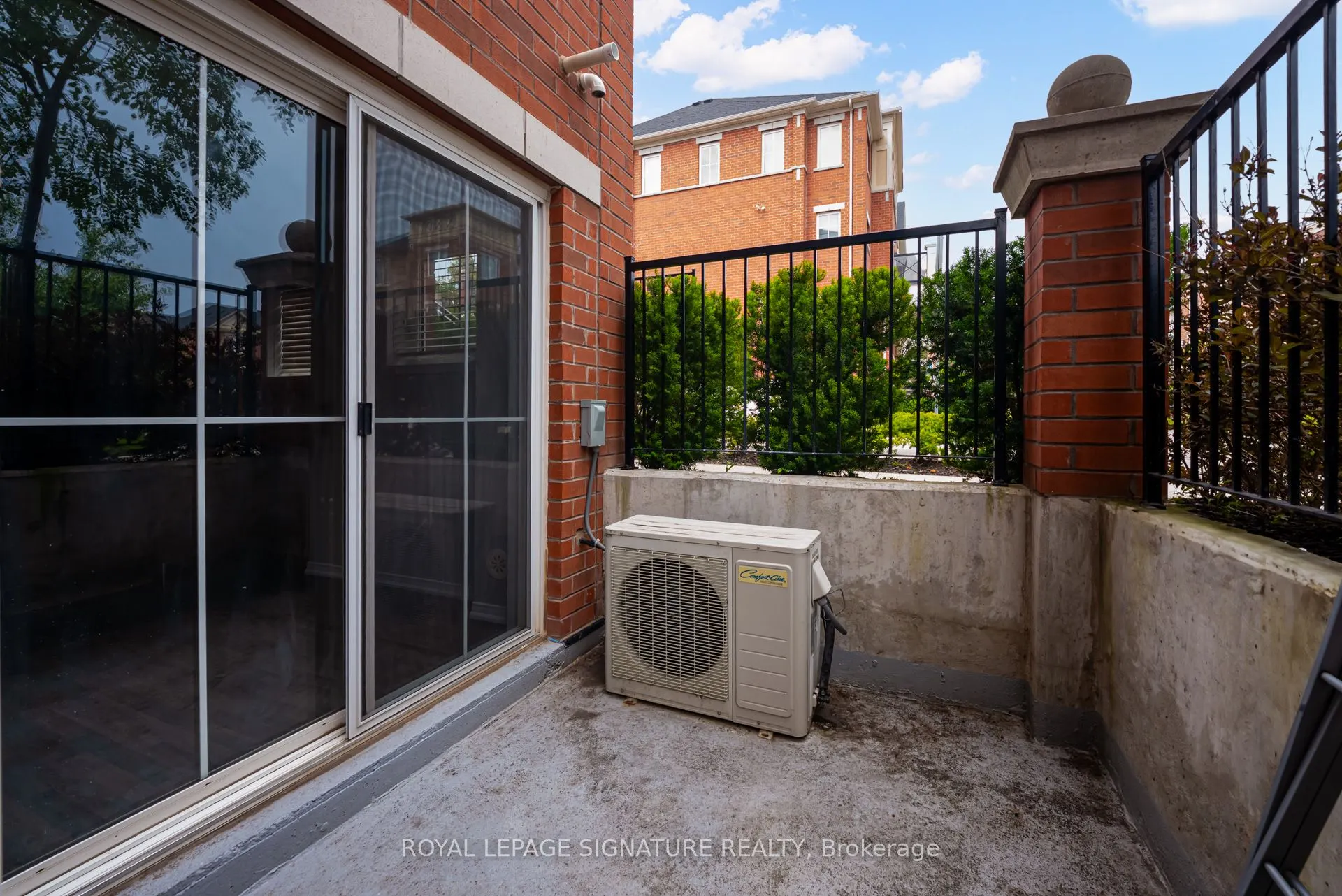 2492 Post Road, #19