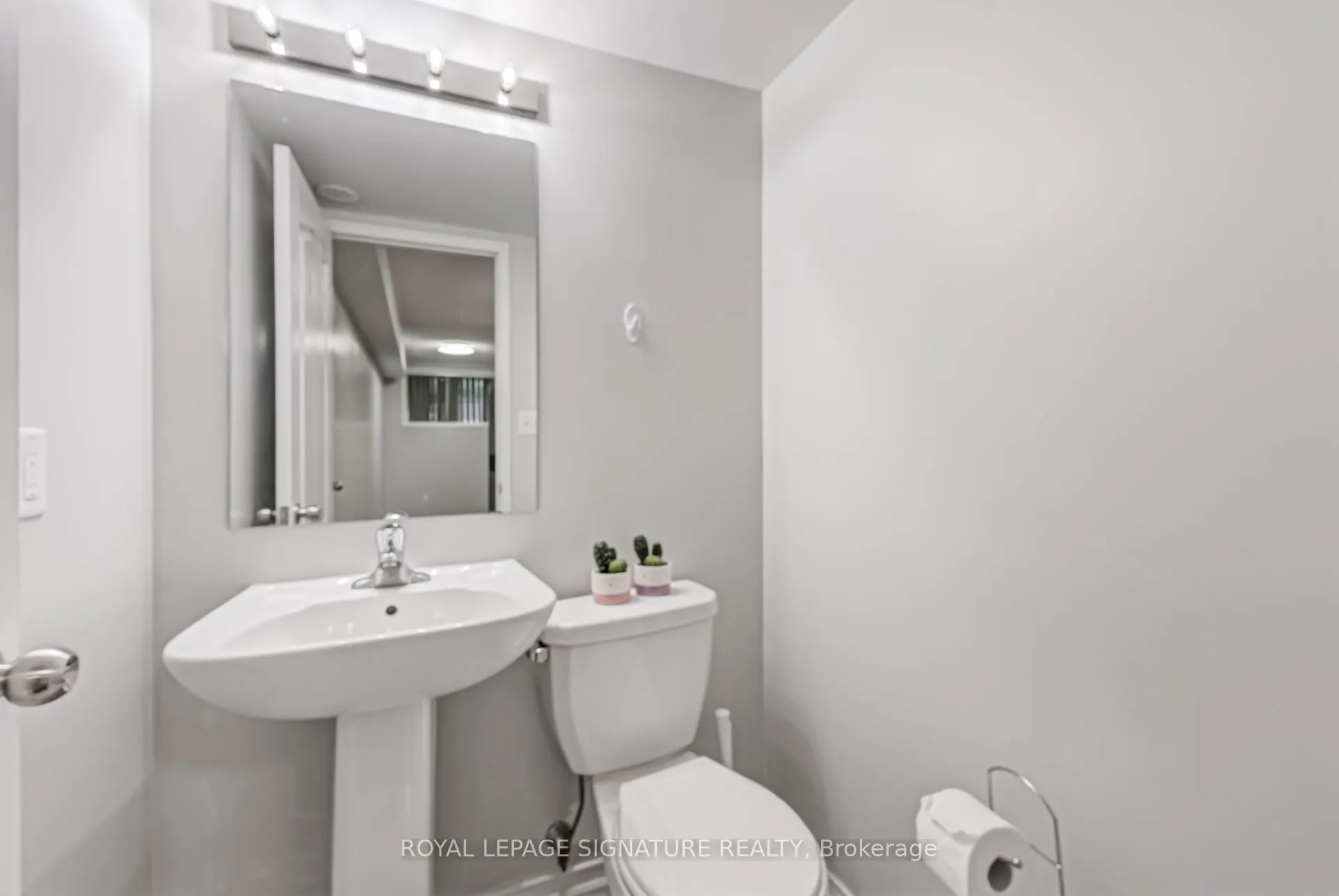 2492 Post Road, #19