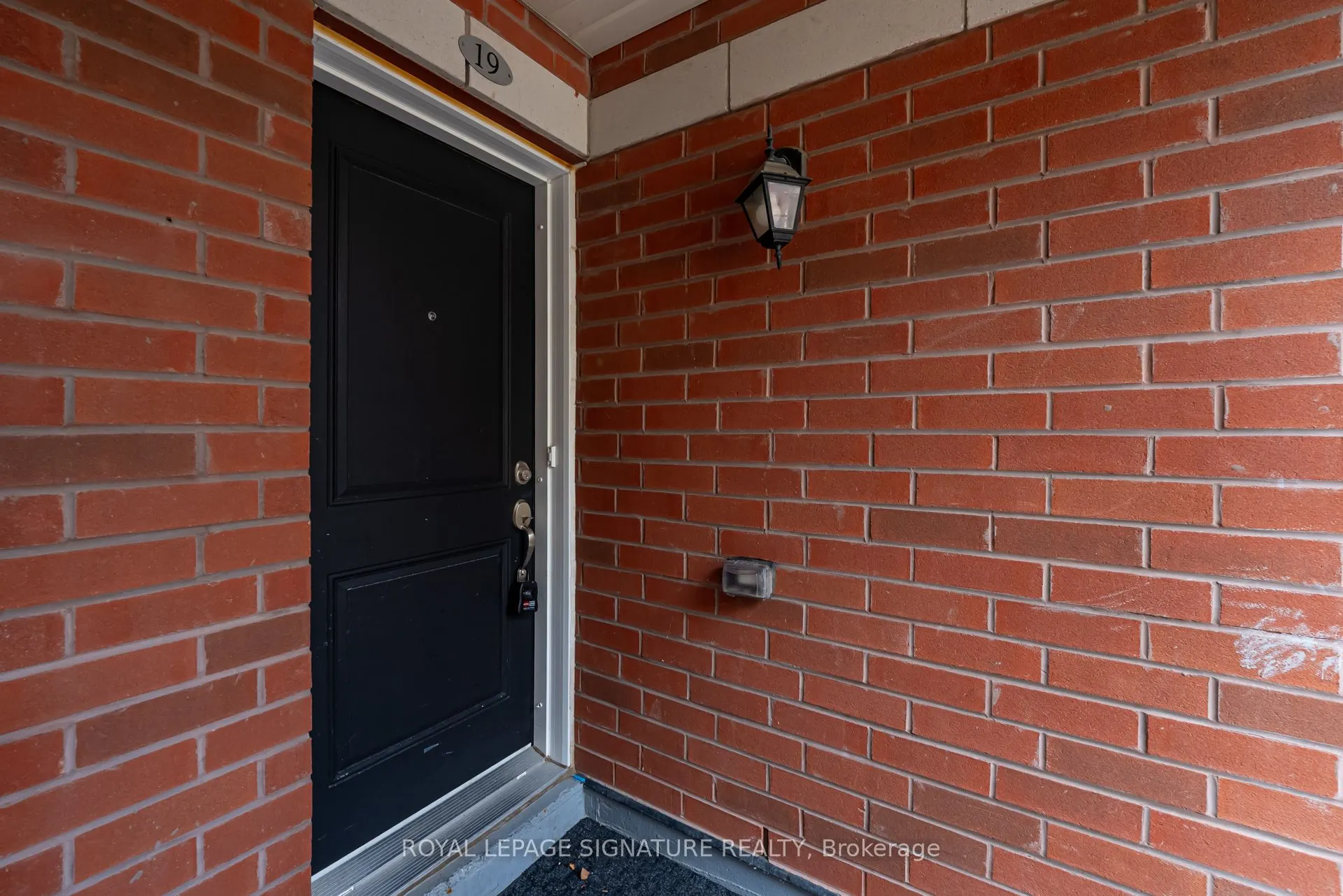 2492 Post Road, #19