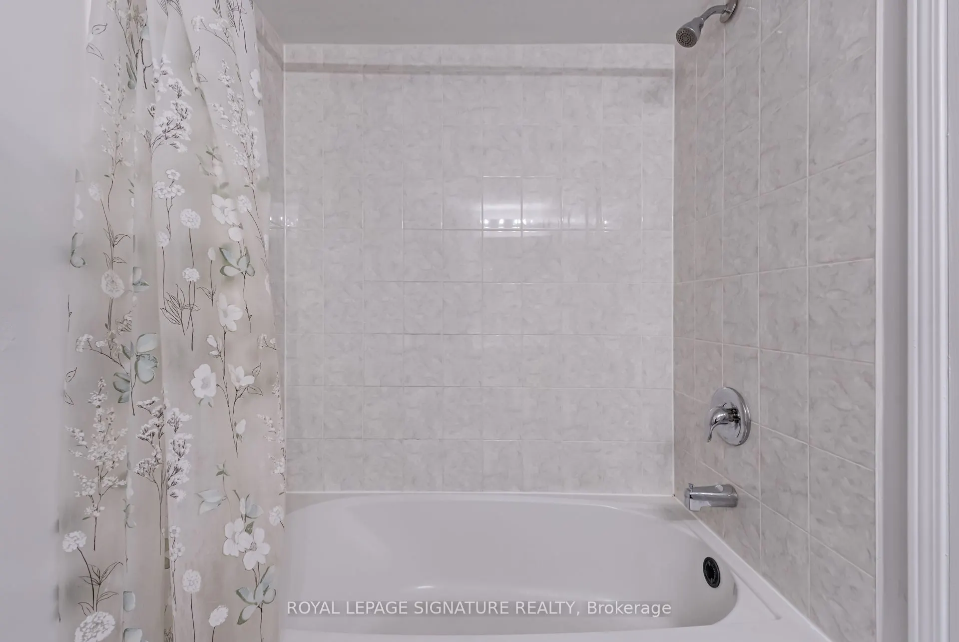 2492 Post Road, #19