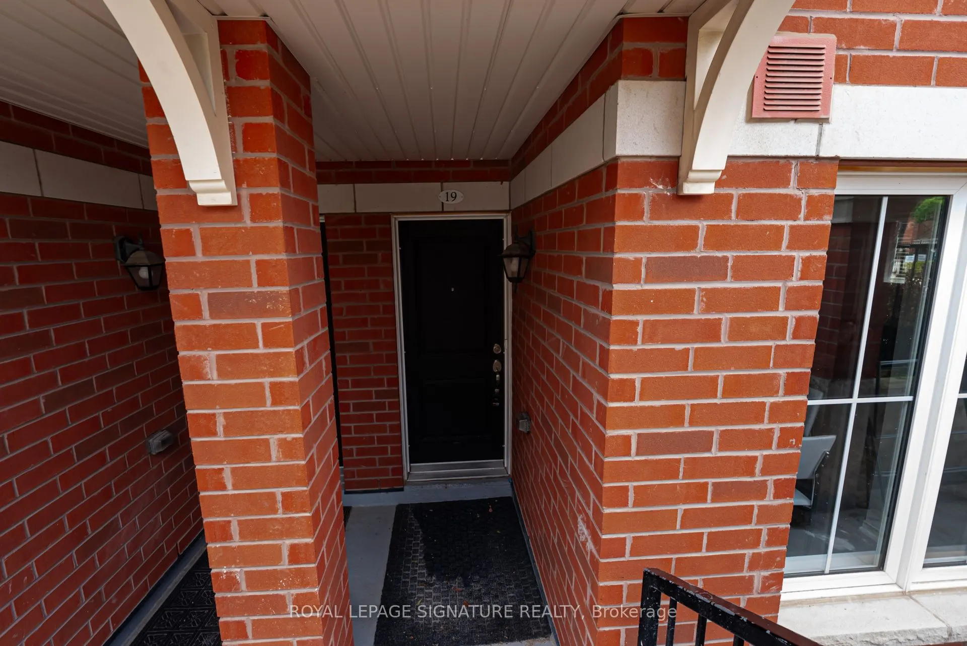 2492 Post Road, #19