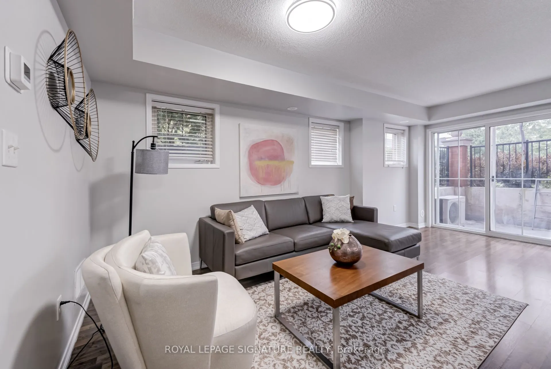2492 Post Road, #19