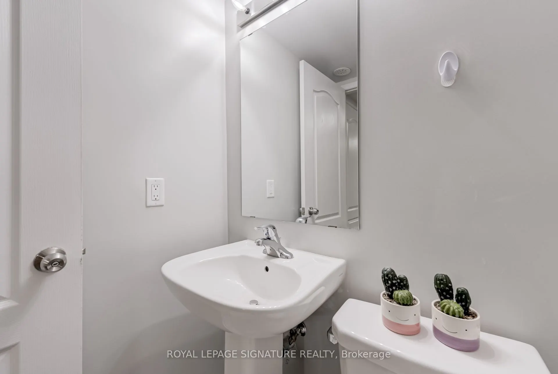 2492 Post Road, #19