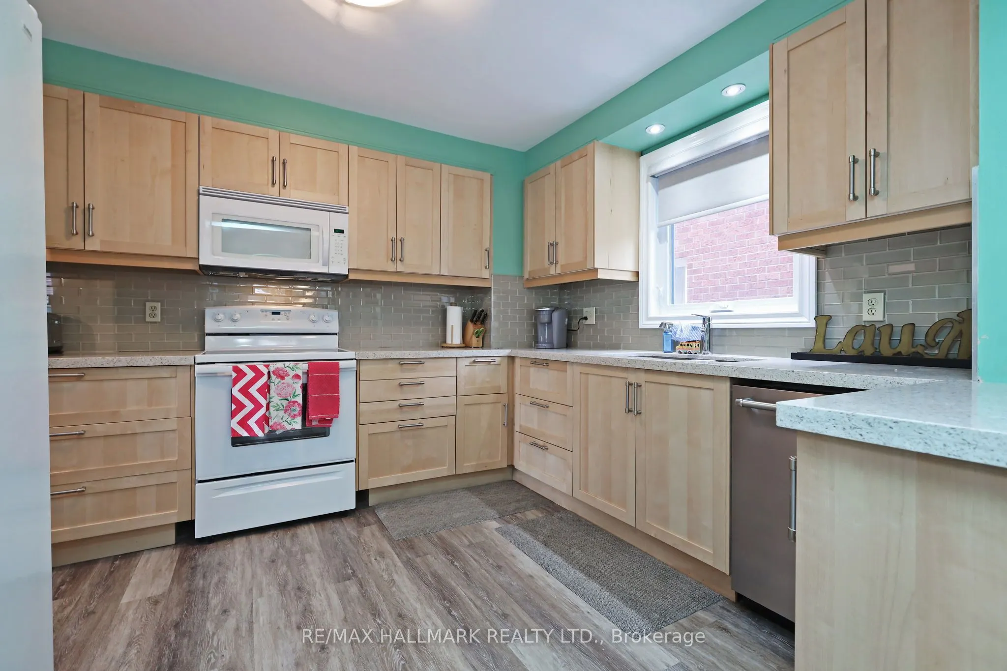 523 Petawawa Crescent