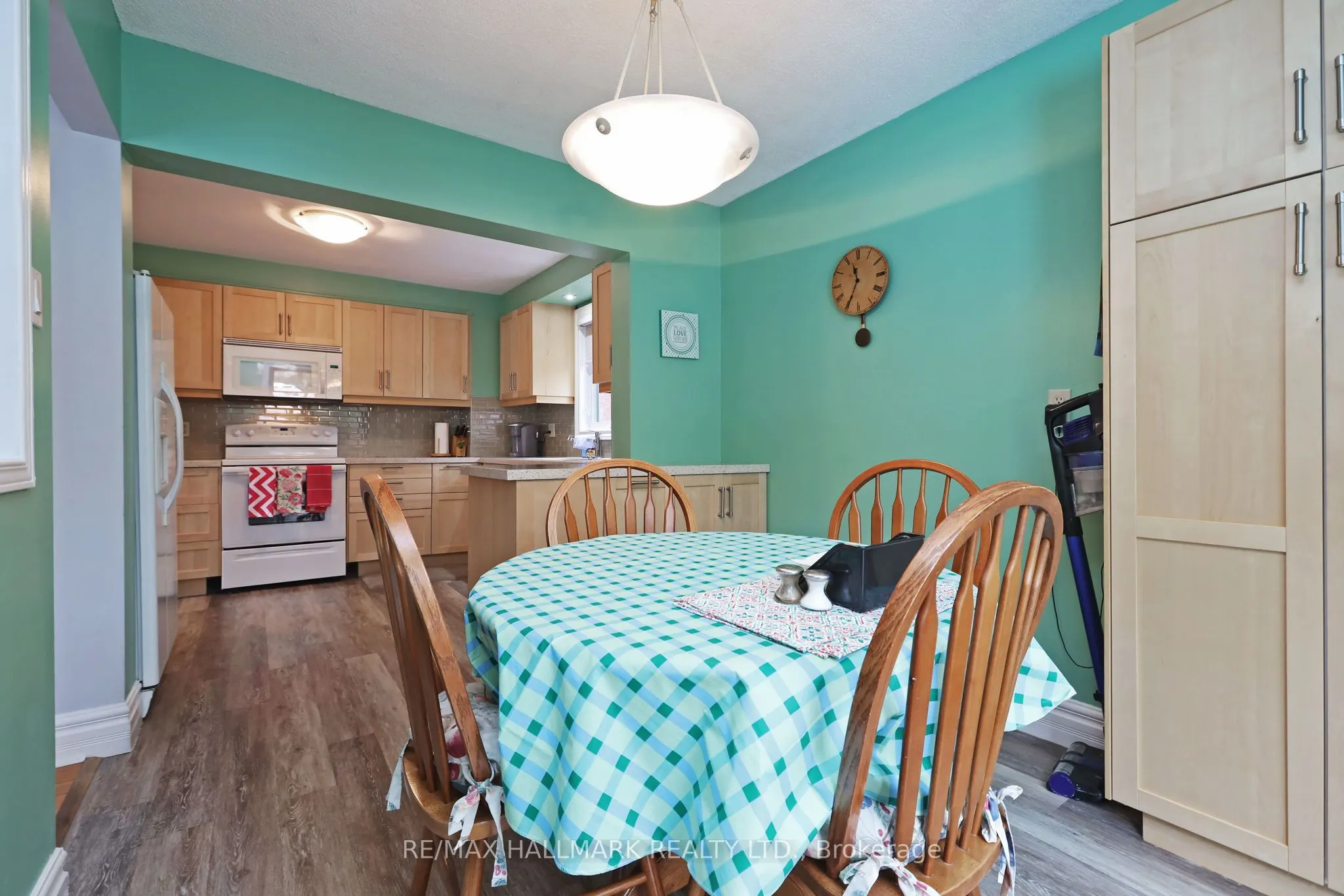 523 Petawawa Crescent
