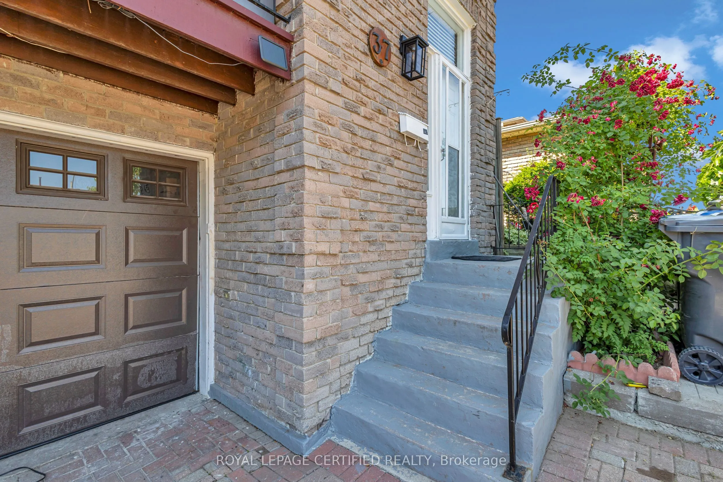 37 Dafoe Crescent