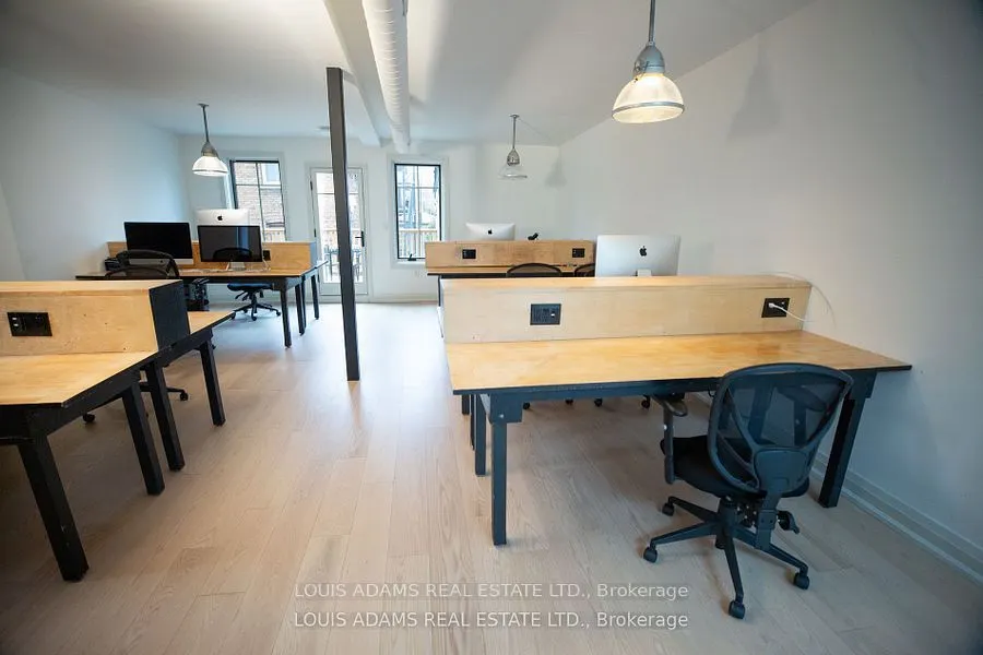 2215 Dundas Street W