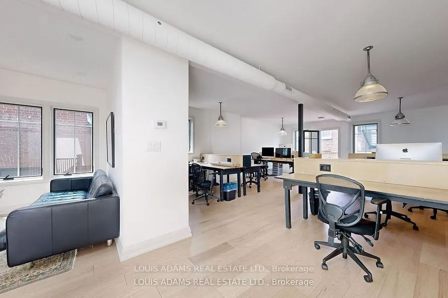 2215 Dundas Street W