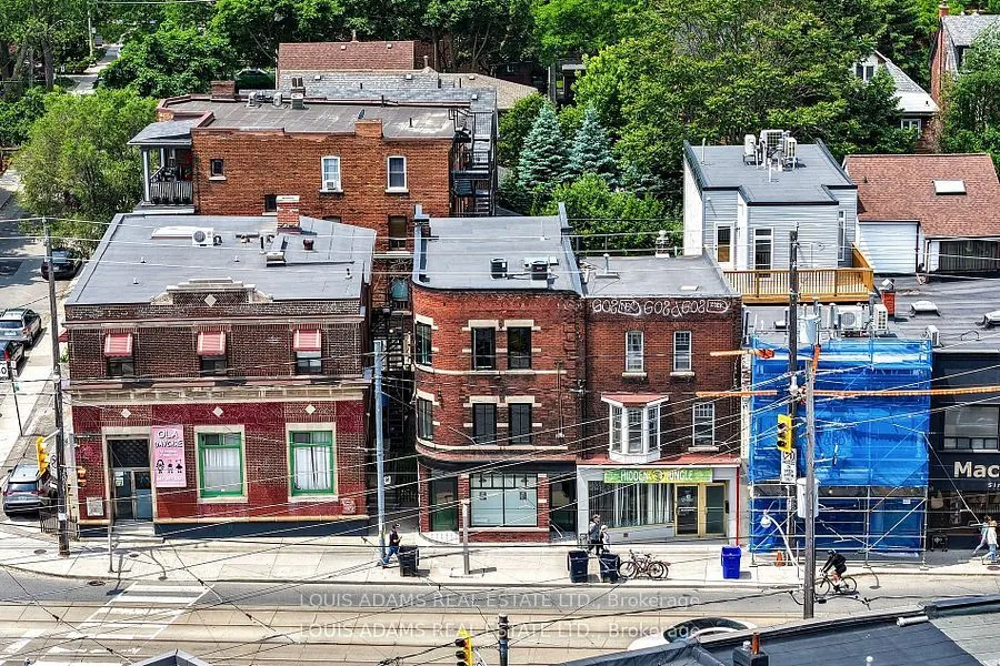 2215 Dundas Street W